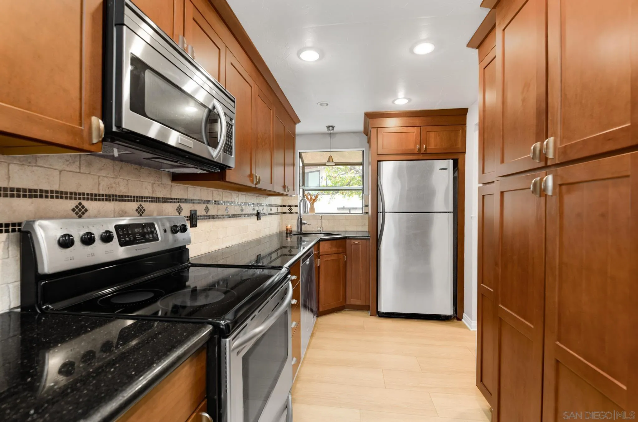 https://cdn.realtyfeed.com/cdn/127/260014313/ec5d476a9255d6385a0367b658a6981f.webp