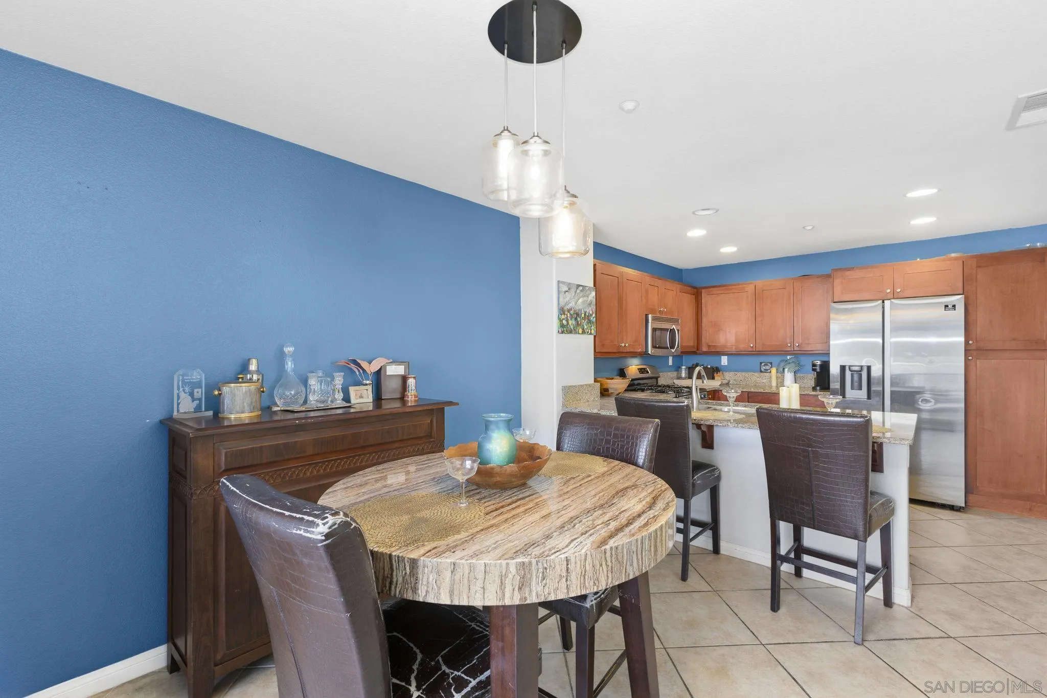 https://cdn.realtyfeed.com/cdn/127/260014315/349ee031880eee23e2deefc58ef260d5.webp