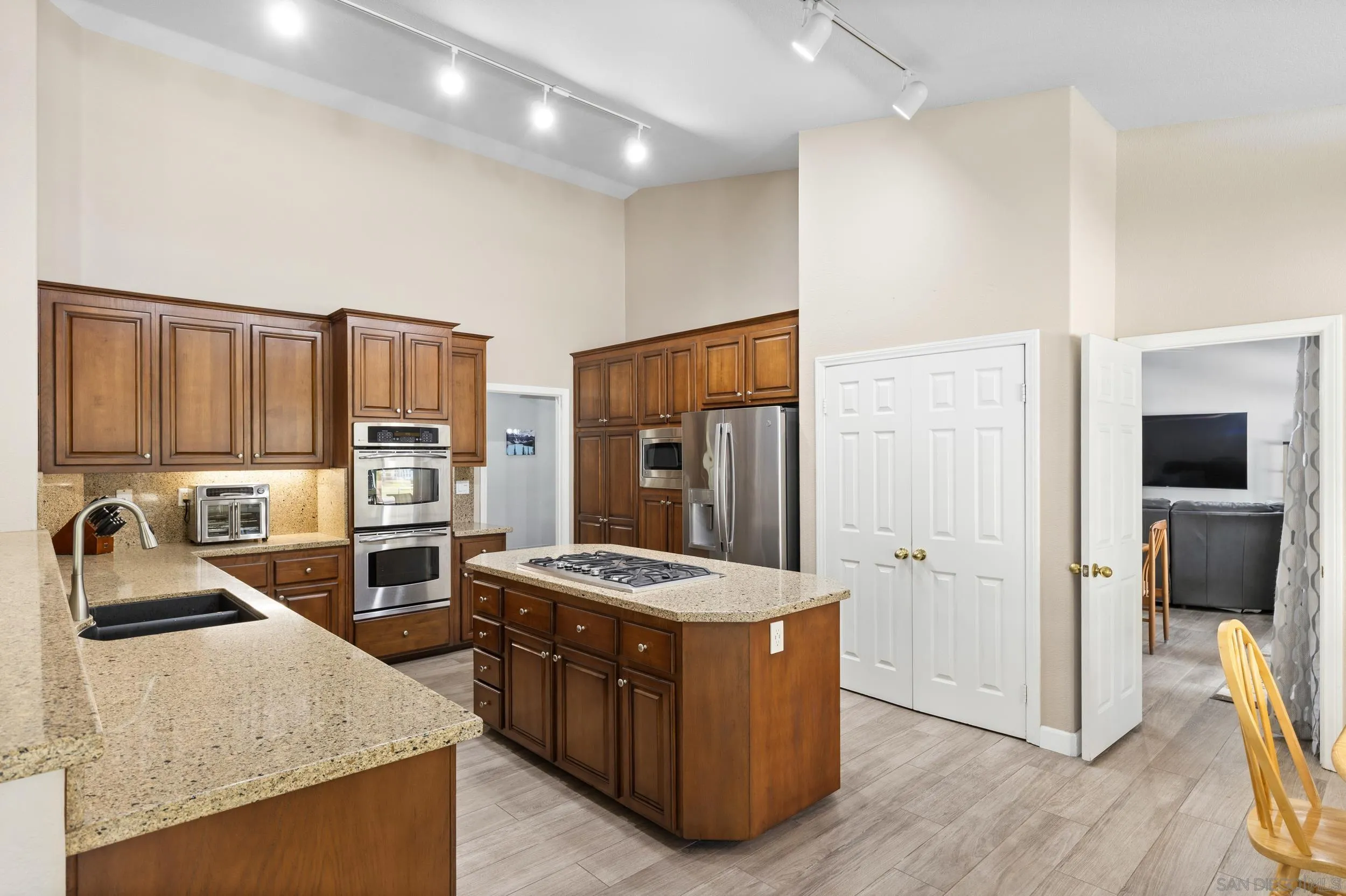 https://cdn.realtyfeed.com/cdn/127/260014316/114ddbe4e3f37280a0b8e1b66ada69e1.webp