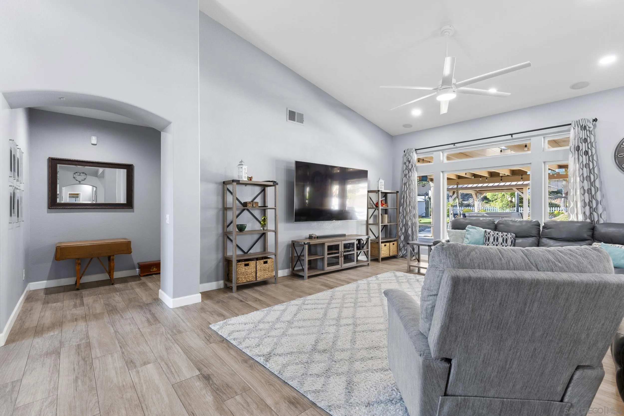 https://cdn.realtyfeed.com/cdn/127/260014316/4c412d9580a240cd48b482a7114232a1.webp