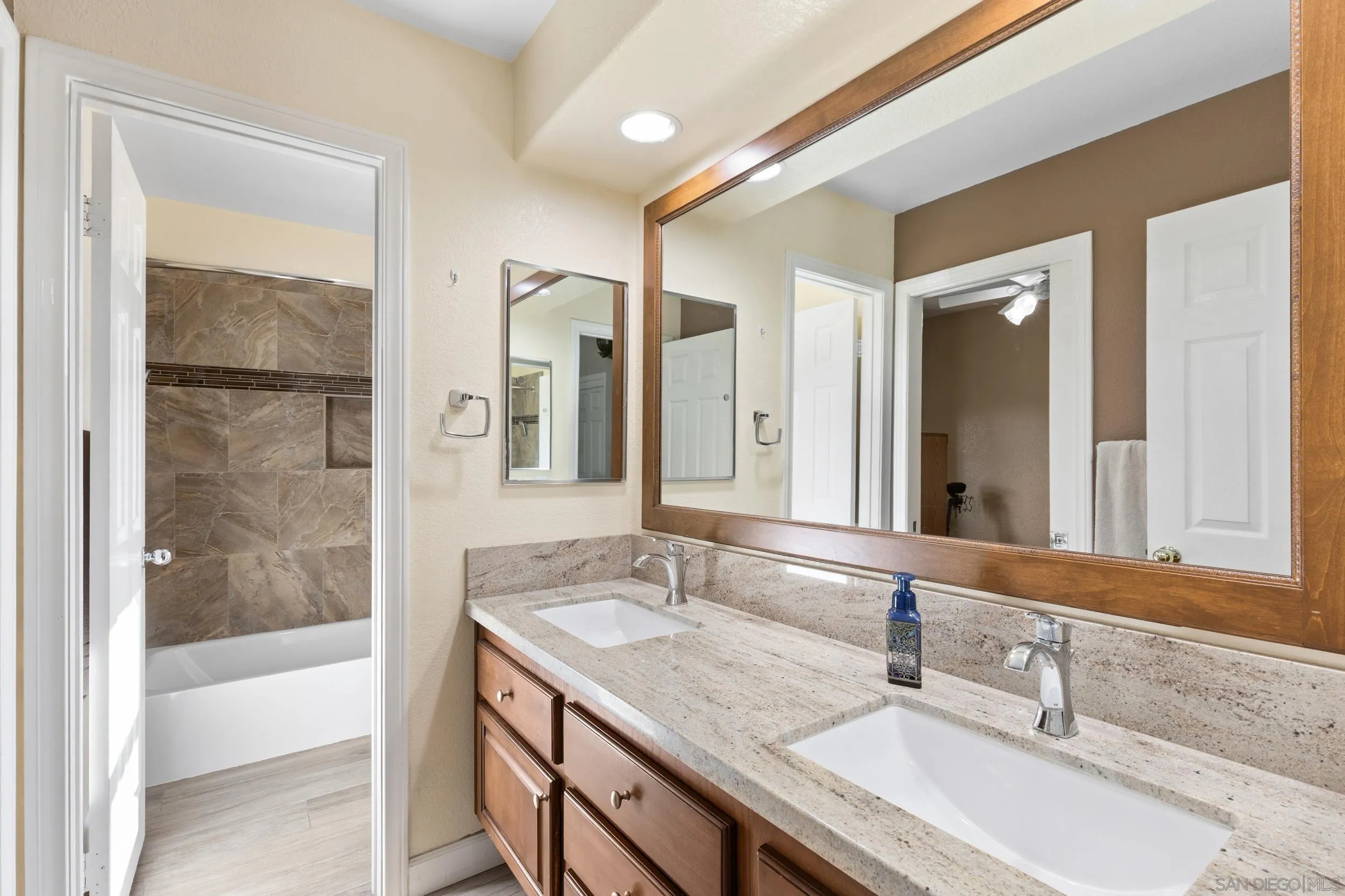https://cdn.realtyfeed.com/cdn/127/260014316/d86c9965357f29567ec58c6e92d45d3c.webp