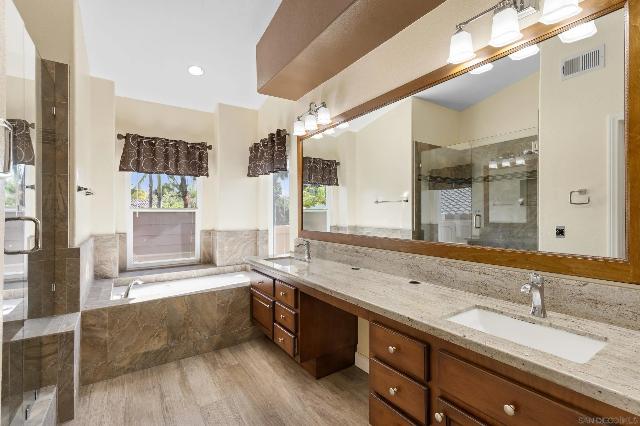 https://cdn.realtyfeed.com/cdn/127/260014316/e1d7d95289ed2908034069550b120e6f.webp