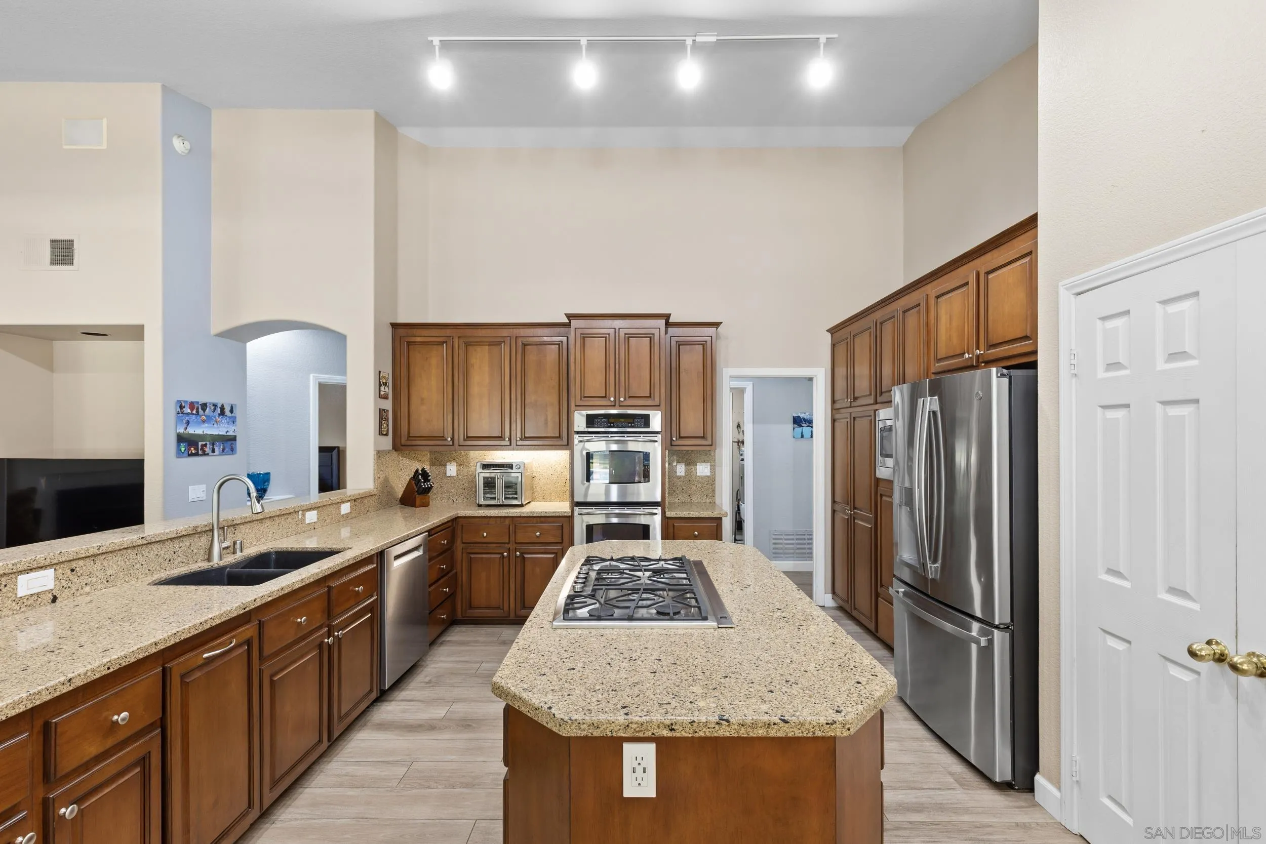 https://cdn.realtyfeed.com/cdn/127/260014316/e242a44b82bf8af765116eda30694260.webp