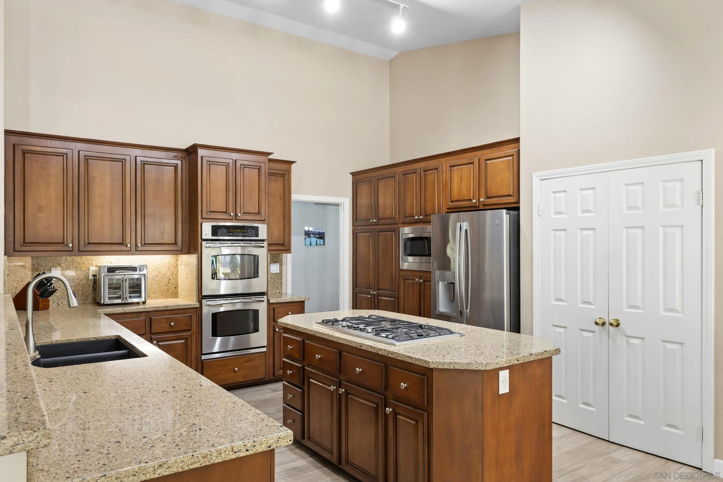 https://cdn.realtyfeed.com/cdn/127/260014316/f2b24dcd24b2b4e201bd2c61e43c5a9d.webp