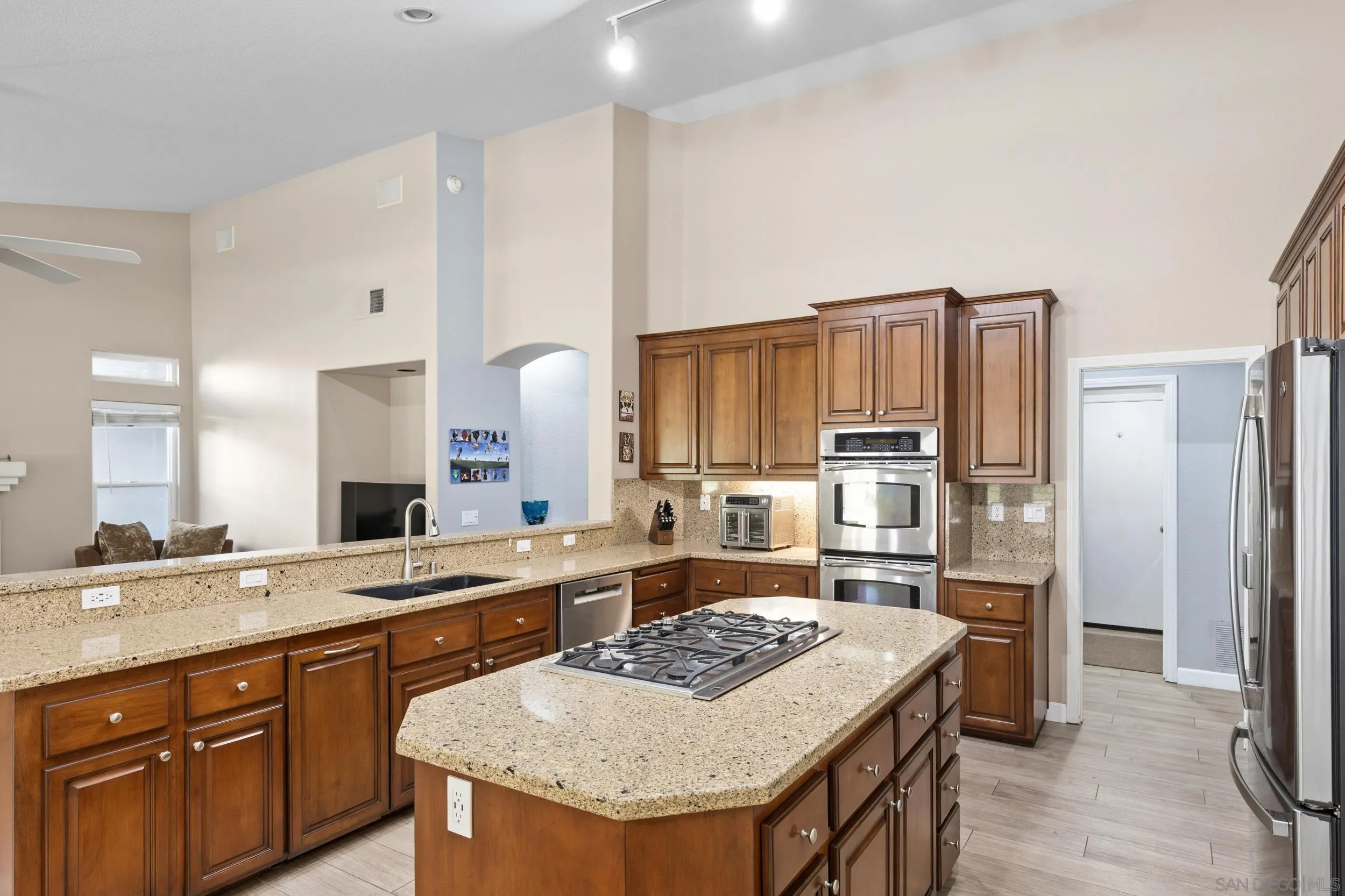 https://cdn.realtyfeed.com/cdn/127/260014316/f3eb7eb050c3b389e9973837db56e4d9.webp