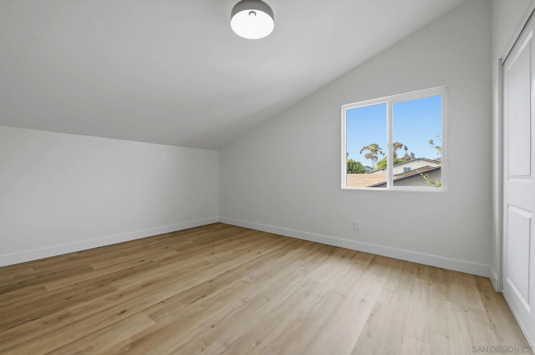 https://cdn.realtyfeed.com/cdn/127/260014319/50beb9dcec10286a57ce9a86a00e2f7f.webp