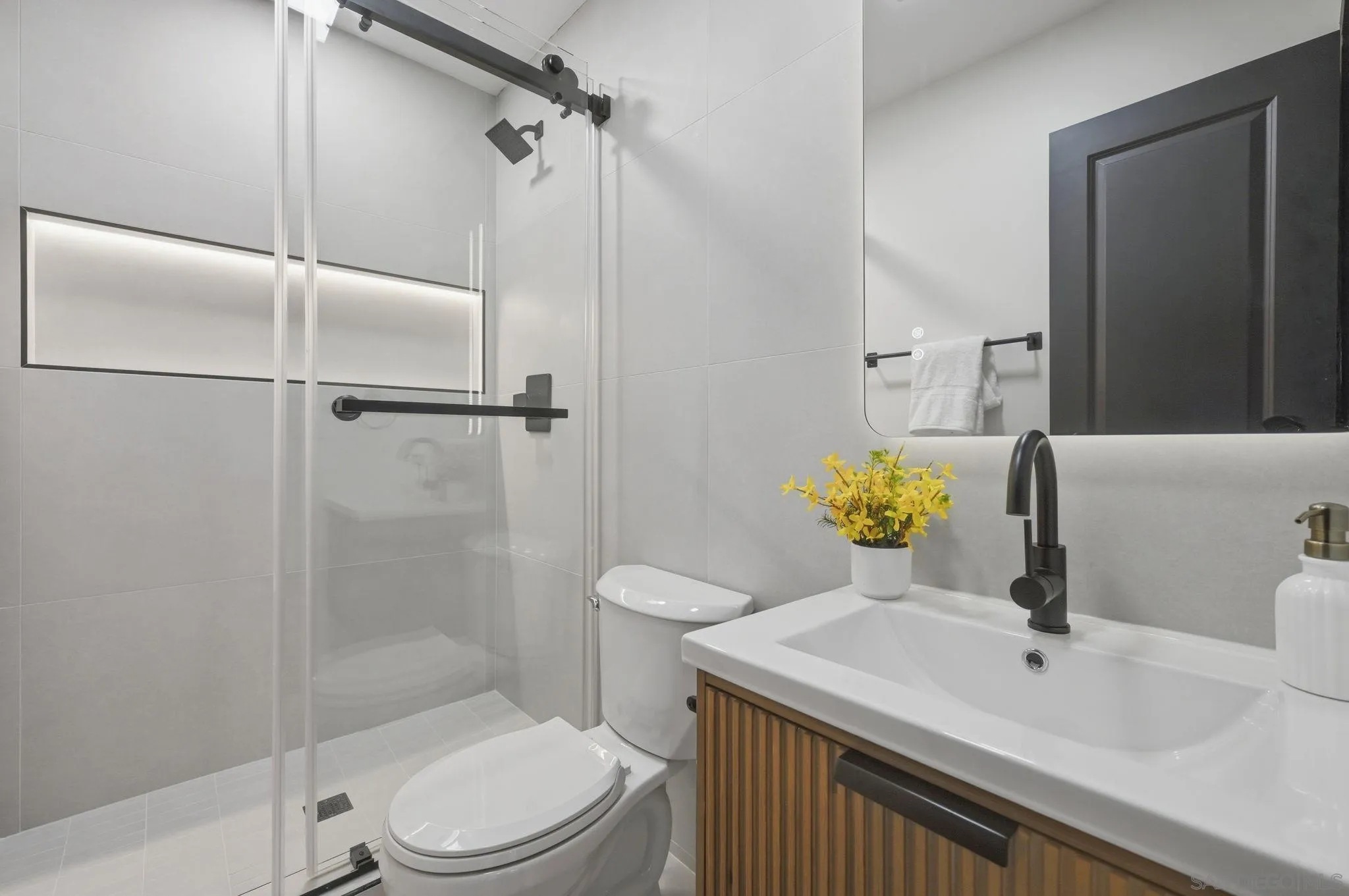 https://cdn.realtyfeed.com/cdn/127/260014319/d2e5fda8af27fb8fd572e84bd527c9fc.webp