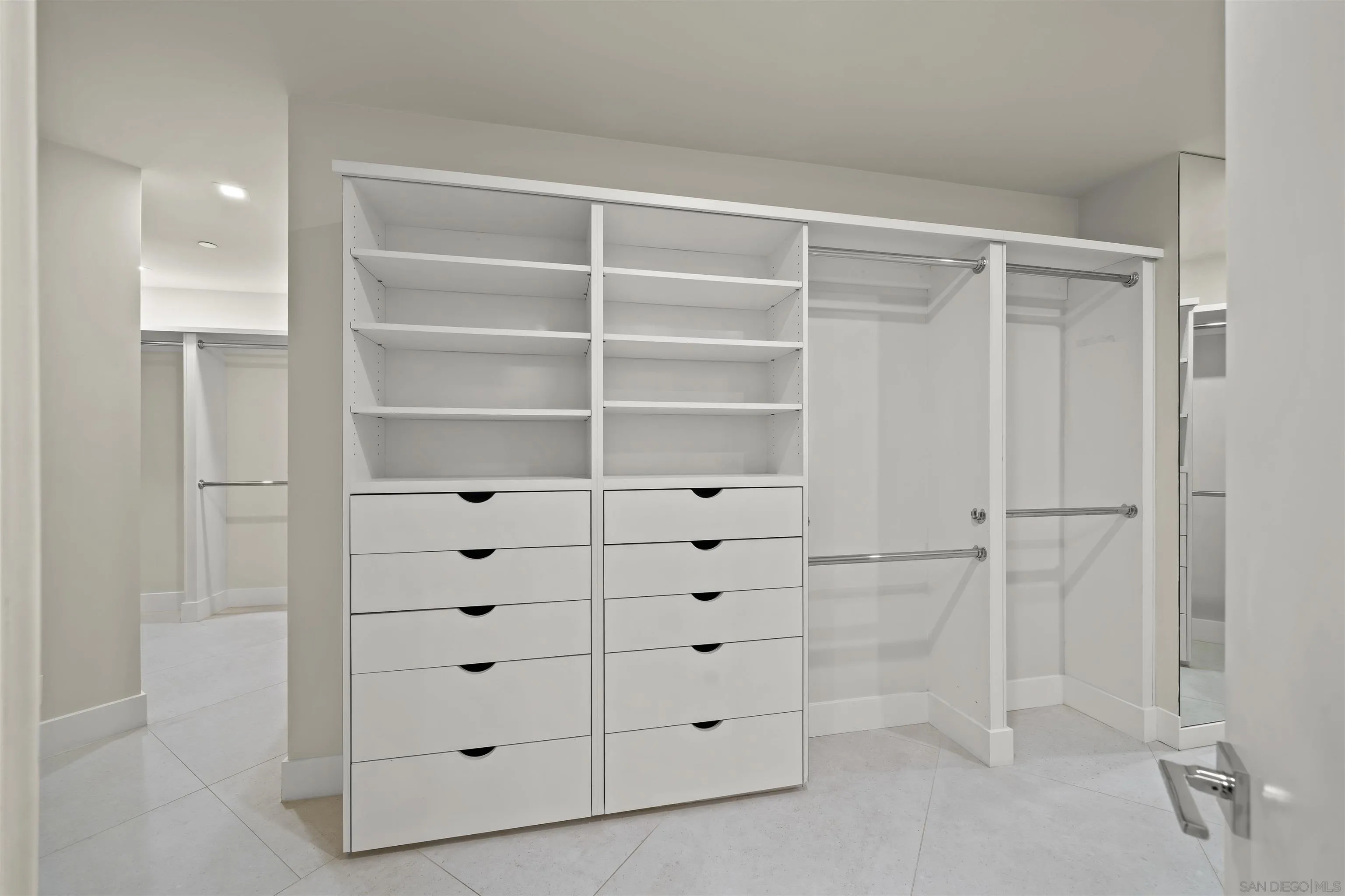 https://cdn.realtyfeed.com/cdn/127/260014324/2244d592825e95ad26b3d6d32015c674.webp