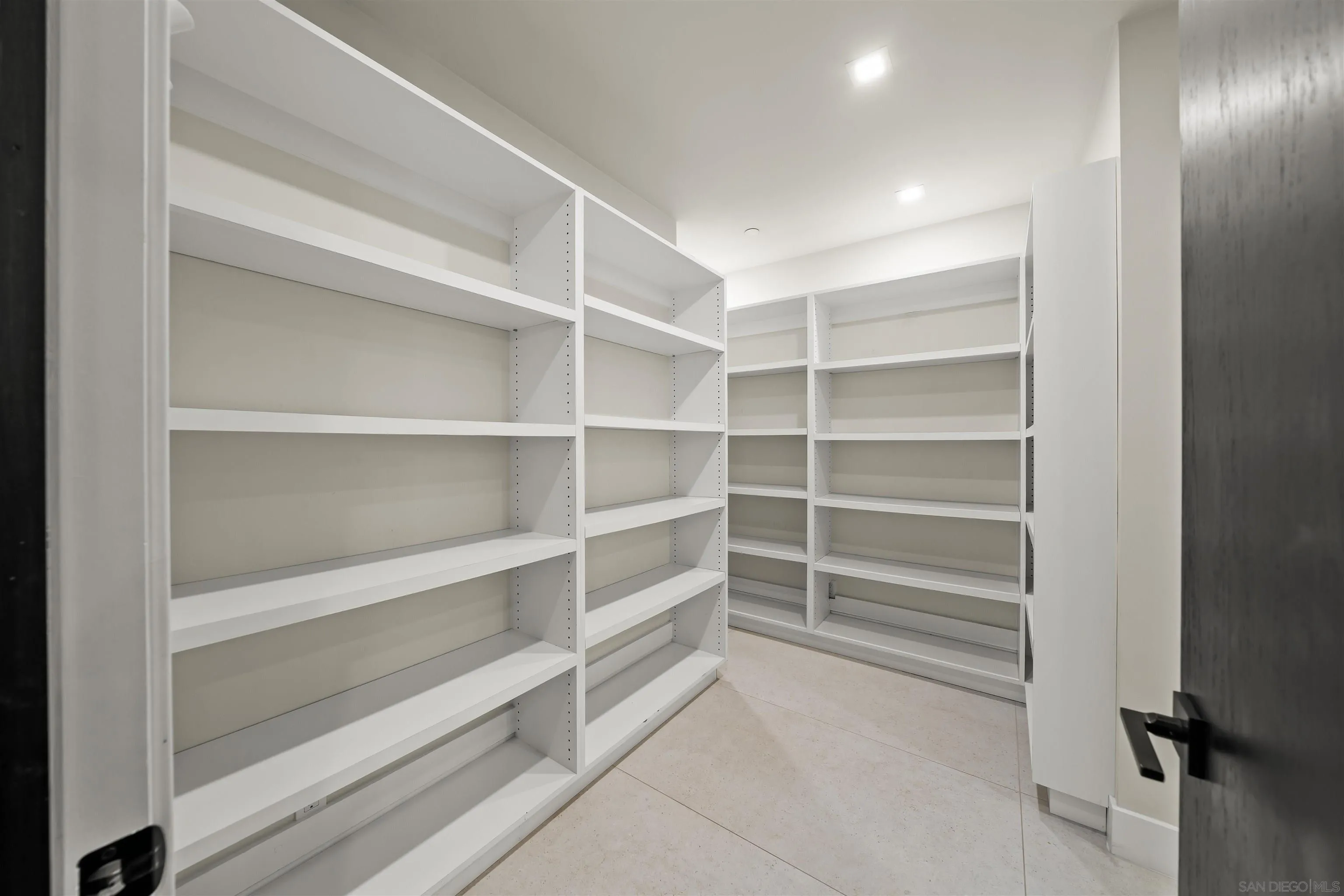 https://cdn.realtyfeed.com/cdn/127/260014324/4445c0329891312c4c9fa5f7e5f6f94e.webp