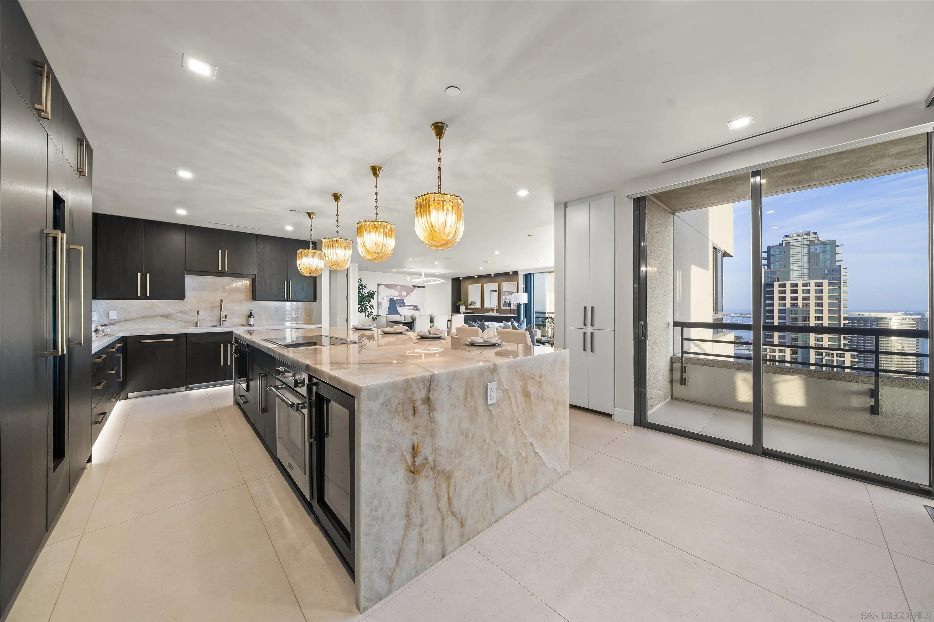 https://cdn.realtyfeed.com/cdn/127/260014324/62a5a2606b75e1c8014acbdd13595a4e.webp