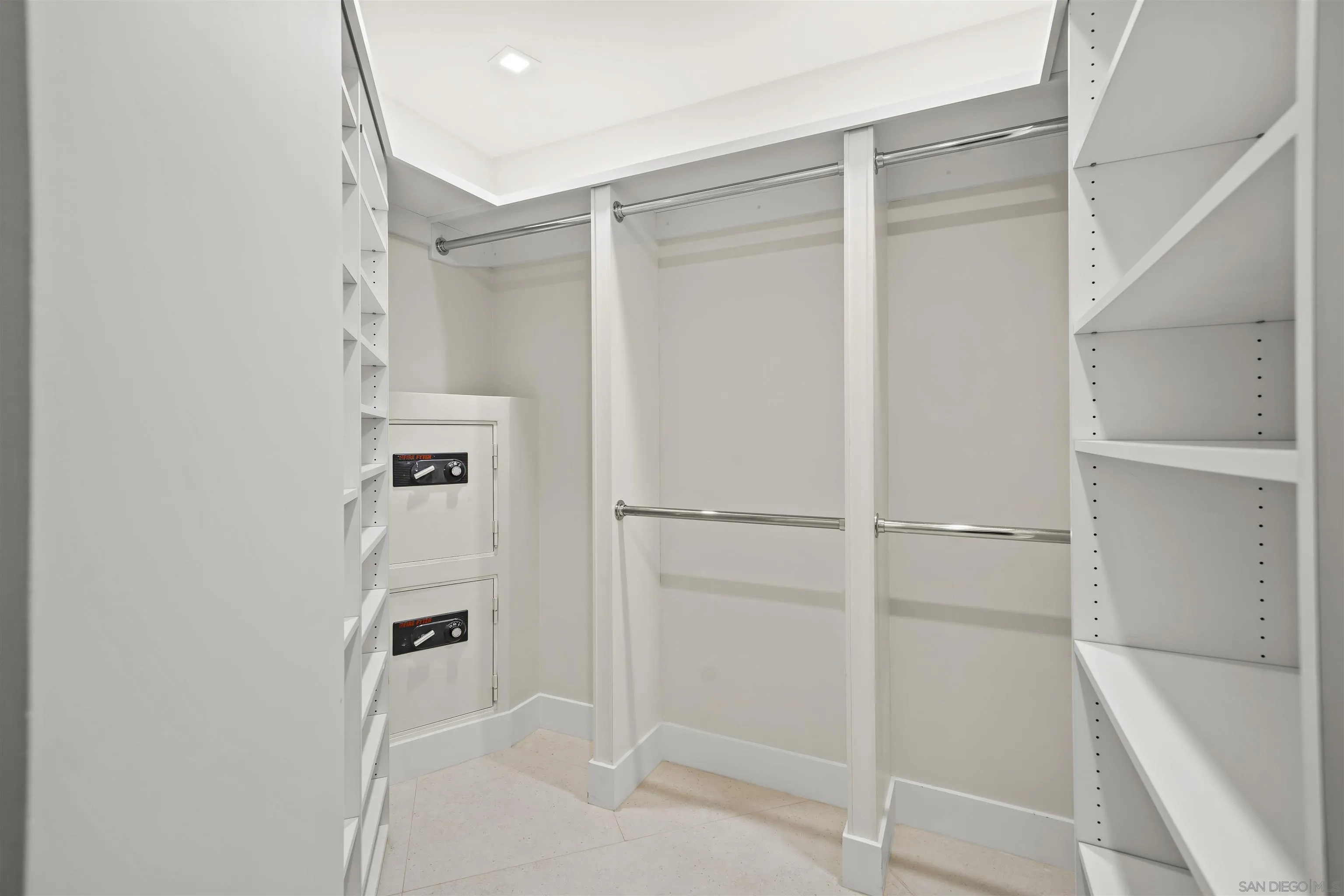 https://cdn.realtyfeed.com/cdn/127/260014324/896543e964e5afe925a3234e44552d0e.webp