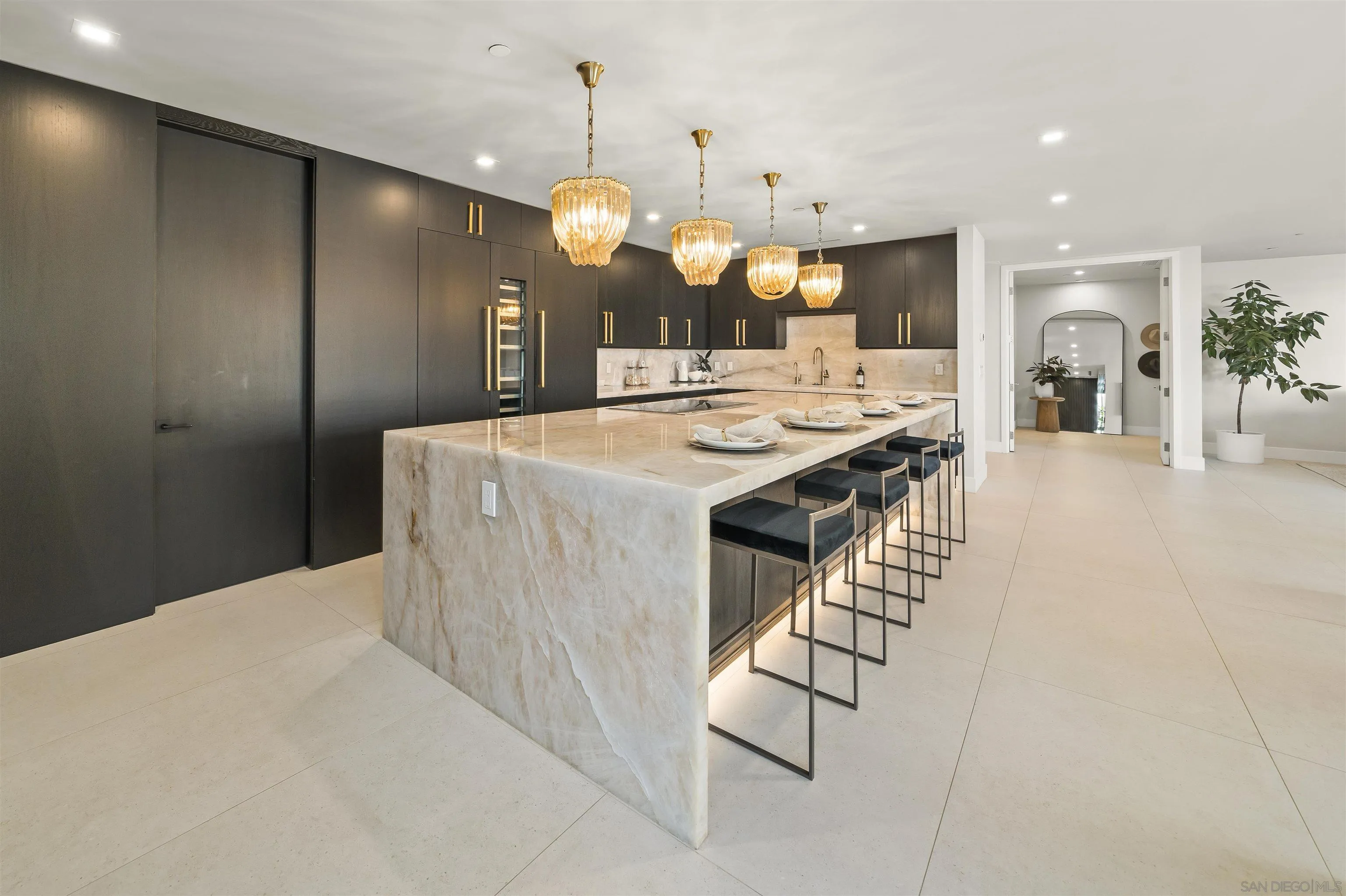 https://cdn.realtyfeed.com/cdn/127/260014324/c6da721a0fdc1988b4510bcc5bd8e7a5.webp
