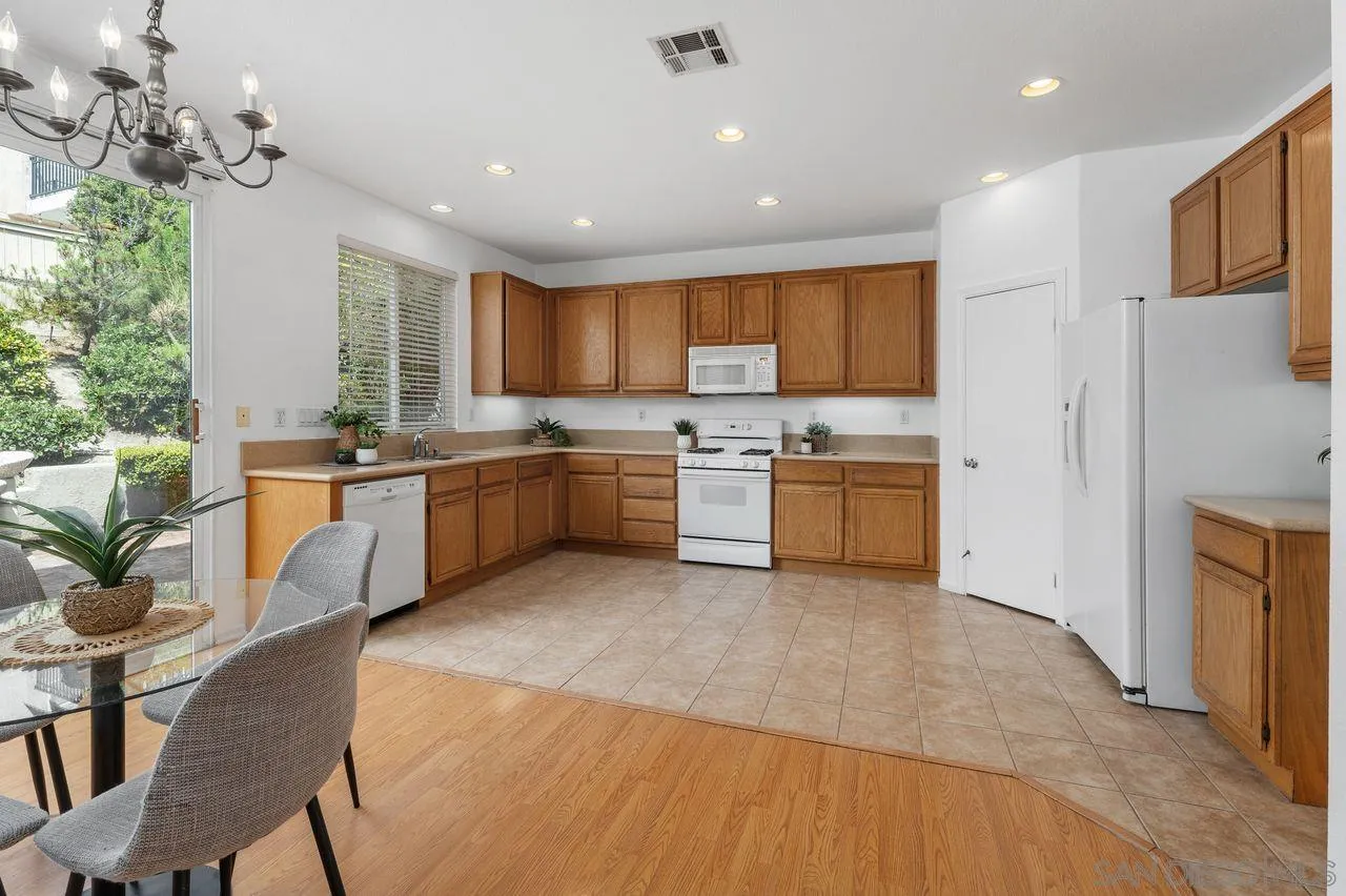https://cdn.realtyfeed.com/cdn/127/260014325/52e09aa54f1af4a5e5c77f1a351dbd0a.webp