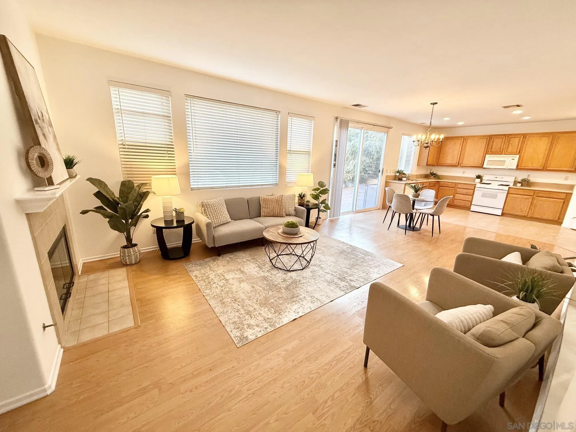 https://cdn.realtyfeed.com/cdn/127/260014325/551041609d33dbe3b3169d051630cf1d.webp
