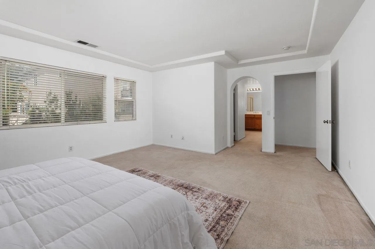 https://cdn.realtyfeed.com/cdn/127/260014325/677c0a53018c682066845ca273da2edc.webp