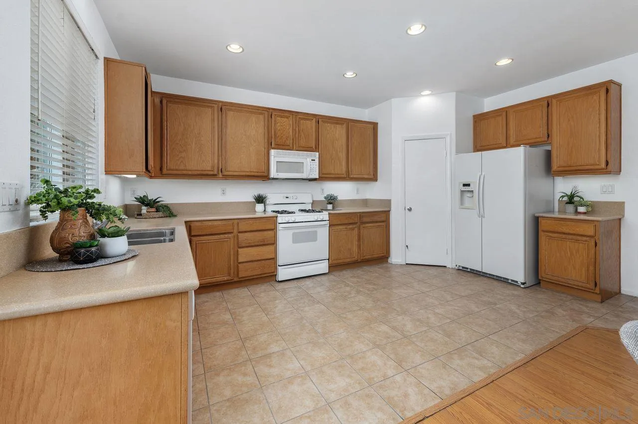 https://cdn.realtyfeed.com/cdn/127/260014325/d418bfd2cf74c0fb5c72300e91c2187d.webp