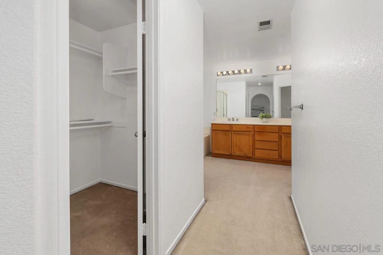 https://cdn.realtyfeed.com/cdn/127/260014325/db3db757e26bcb52f909424cf73ebd75.webp