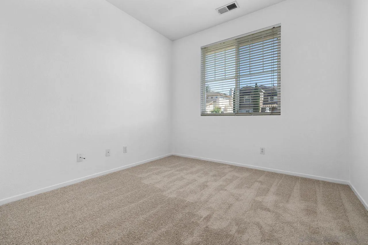 https://cdn.realtyfeed.com/cdn/127/260014325/e34a61a83124e2ae82ae21a0366a8612.webp