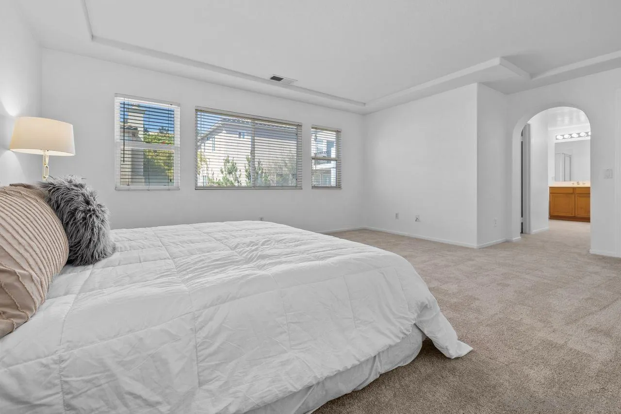 https://cdn.realtyfeed.com/cdn/127/260014325/f7b856b50d1eae4e862def6070cc8da4.webp