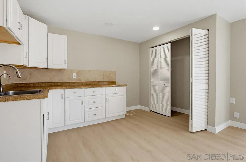 https://cdn.realtyfeed.com/cdn/127/260014327/51169cf0dd2590c1810f1aa3b90561d1.webp
