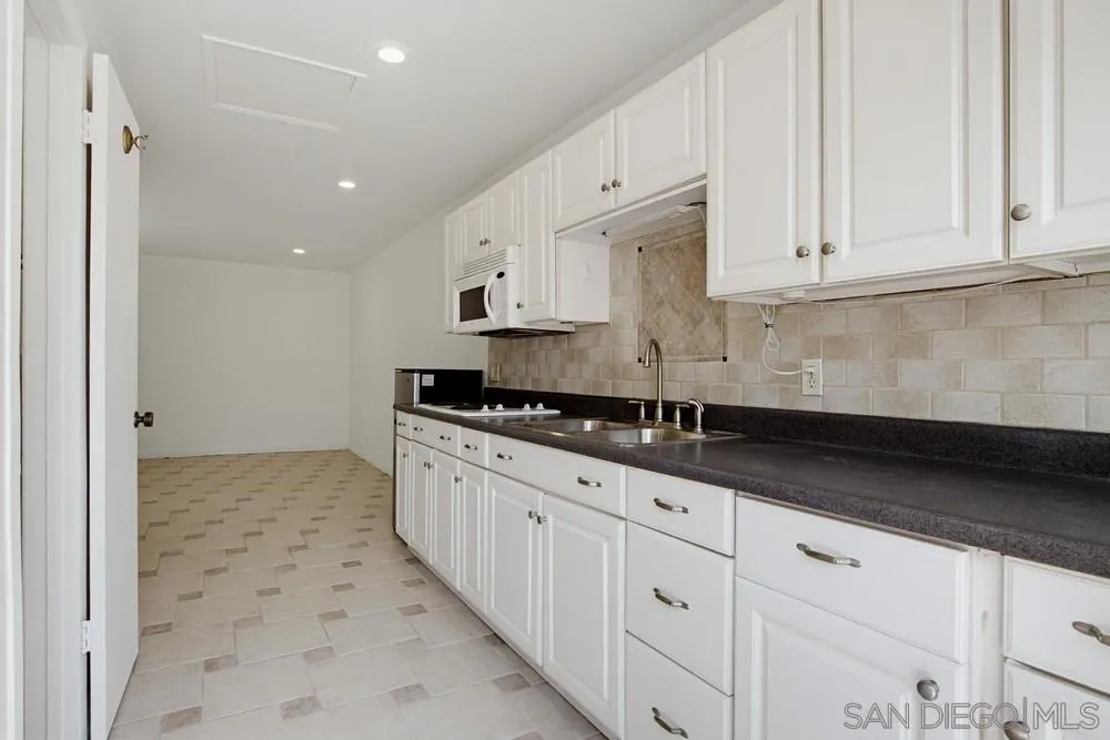https://cdn.realtyfeed.com/cdn/127/260014327/56cbd696150393a04535865807a4c586.webp