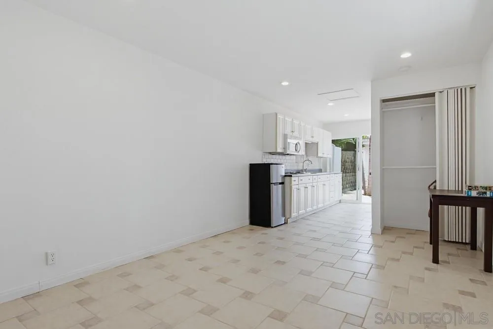 https://cdn.realtyfeed.com/cdn/127/260014327/abaf8ccf67e6212fdd32be9188f037f0.webp