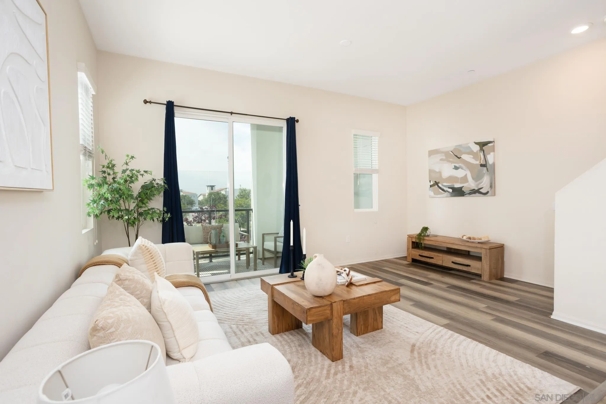 https://cdn.realtyfeed.com/cdn/127/260014330/3286f64b0f0b1c6139e04e12eb826569.webp