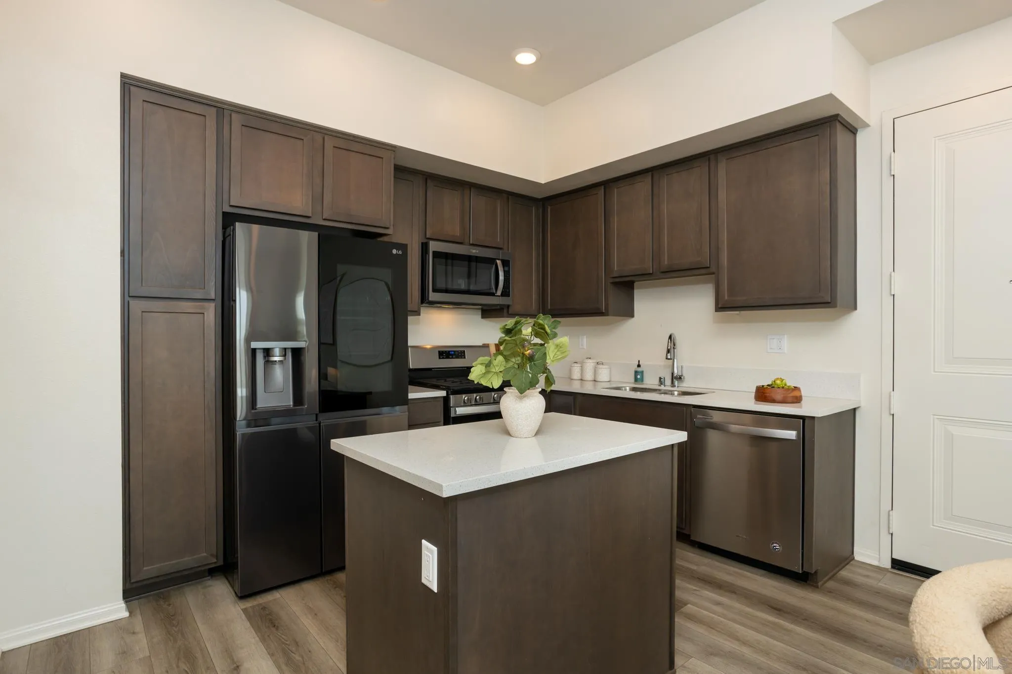 https://cdn.realtyfeed.com/cdn/127/260014330/95b04ca3a902852fee1ee56263c8e1a8.webp