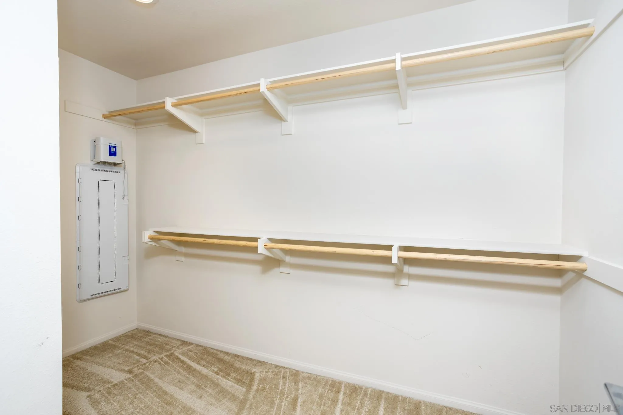 https://cdn.realtyfeed.com/cdn/127/260014330/9db7230a0a3813460beda8fa6de7b8dd.webp