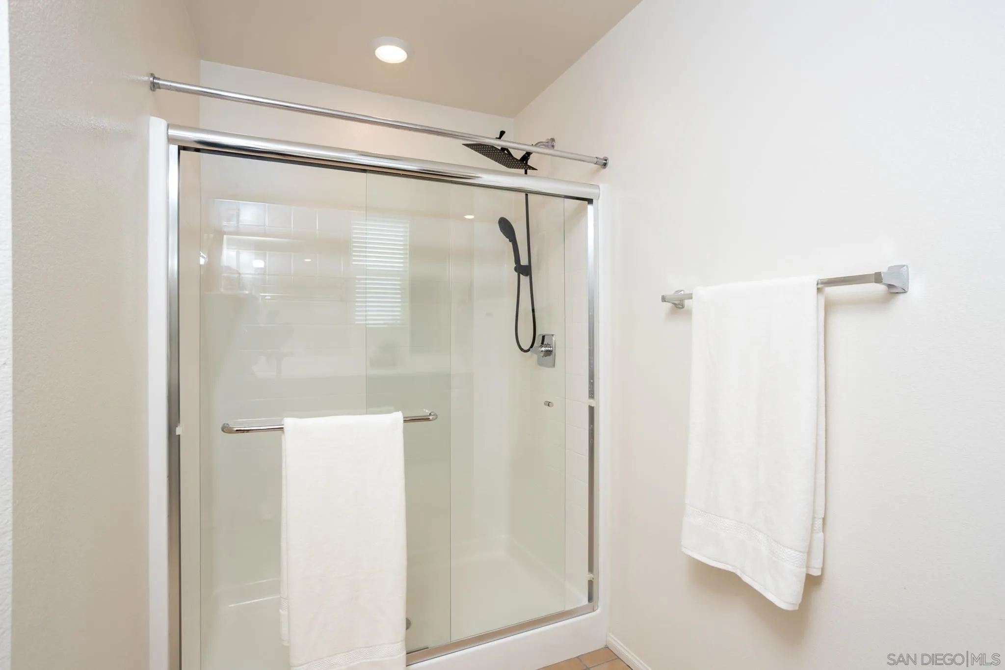 https://cdn.realtyfeed.com/cdn/127/260014330/a234b6a1d8945de0b697eb3aeebc365d.webp