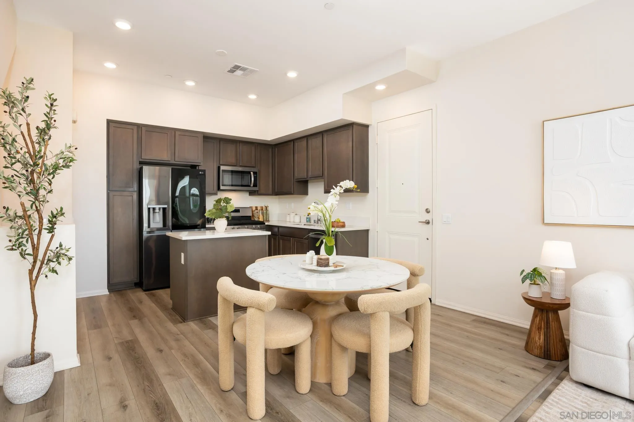 https://cdn.realtyfeed.com/cdn/127/260014330/a72181b74f0b484ac5ba2e1d4e5e7d19.webp