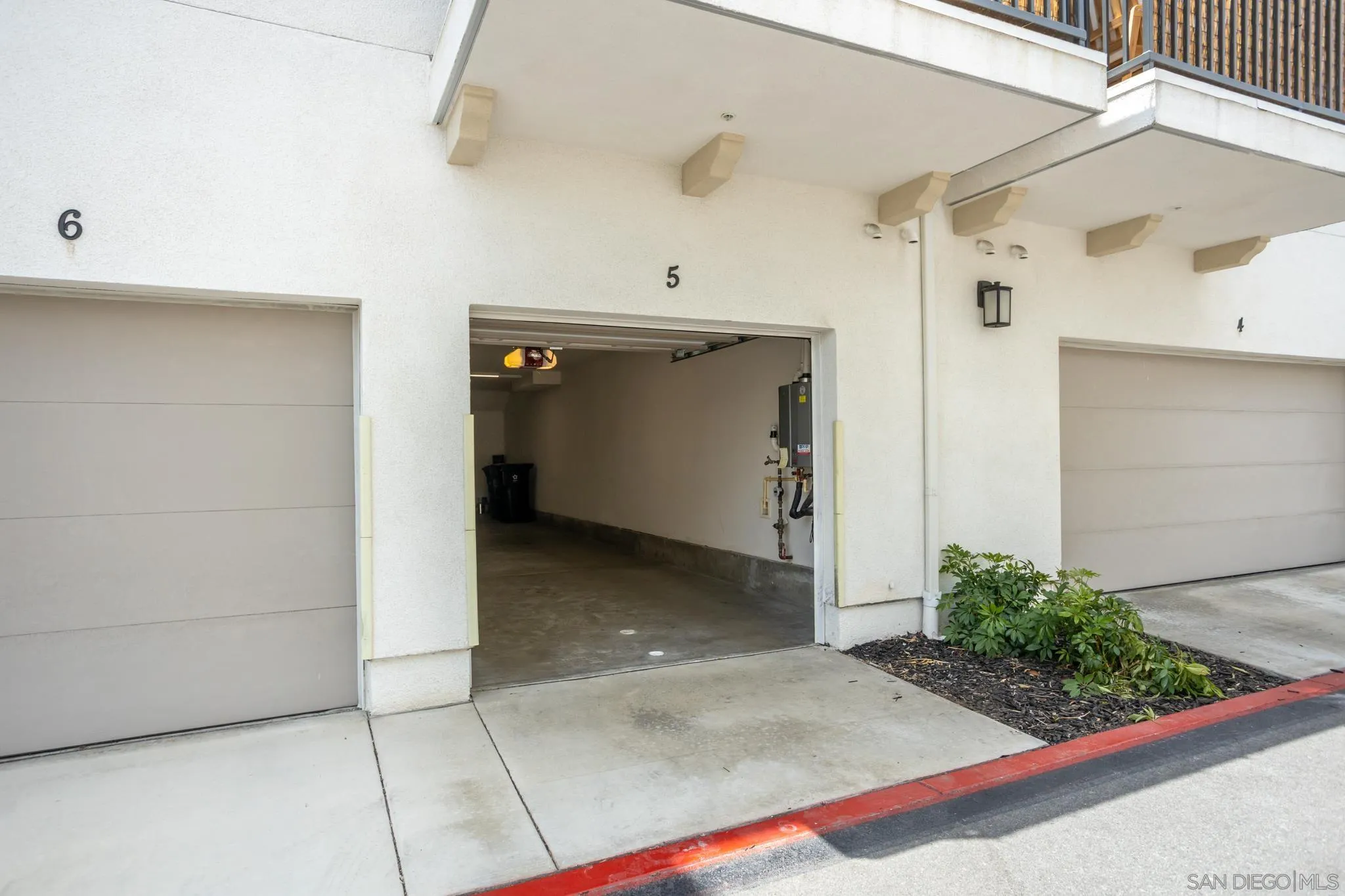 https://cdn.realtyfeed.com/cdn/127/260014330/b481f0f633f330f68302a643cfac5fc6.webp