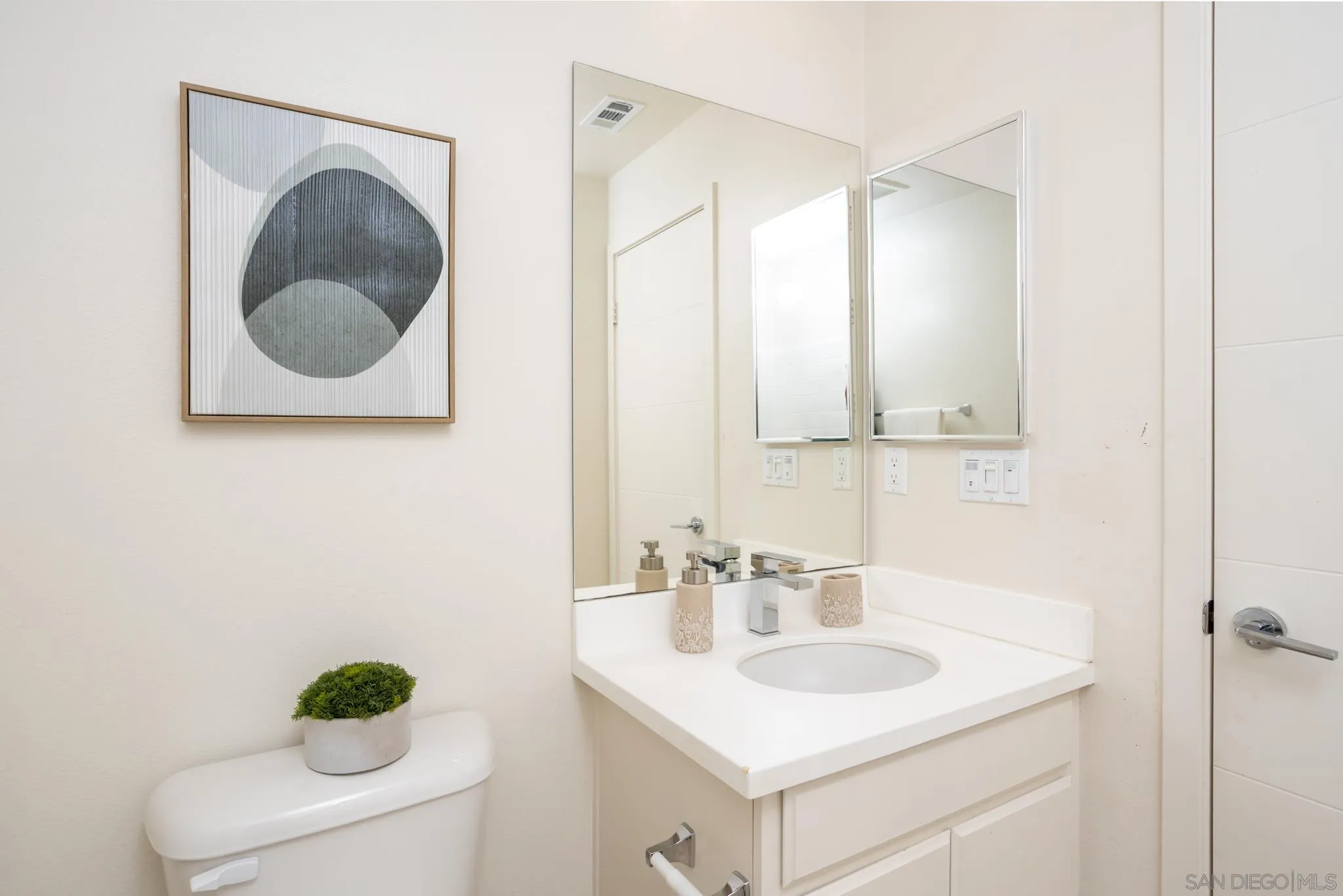 https://cdn.realtyfeed.com/cdn/127/260014330/c338c6e424f6c5bef145b3c256719f01.webp