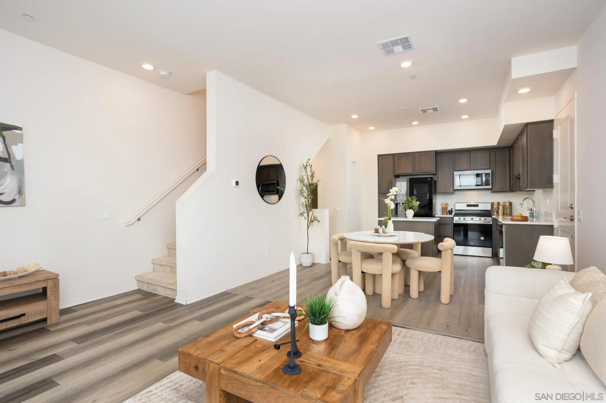 https://cdn.realtyfeed.com/cdn/127/260014330/e4654dbf2abe2dc12f2e7dcb7ecceb33.webp