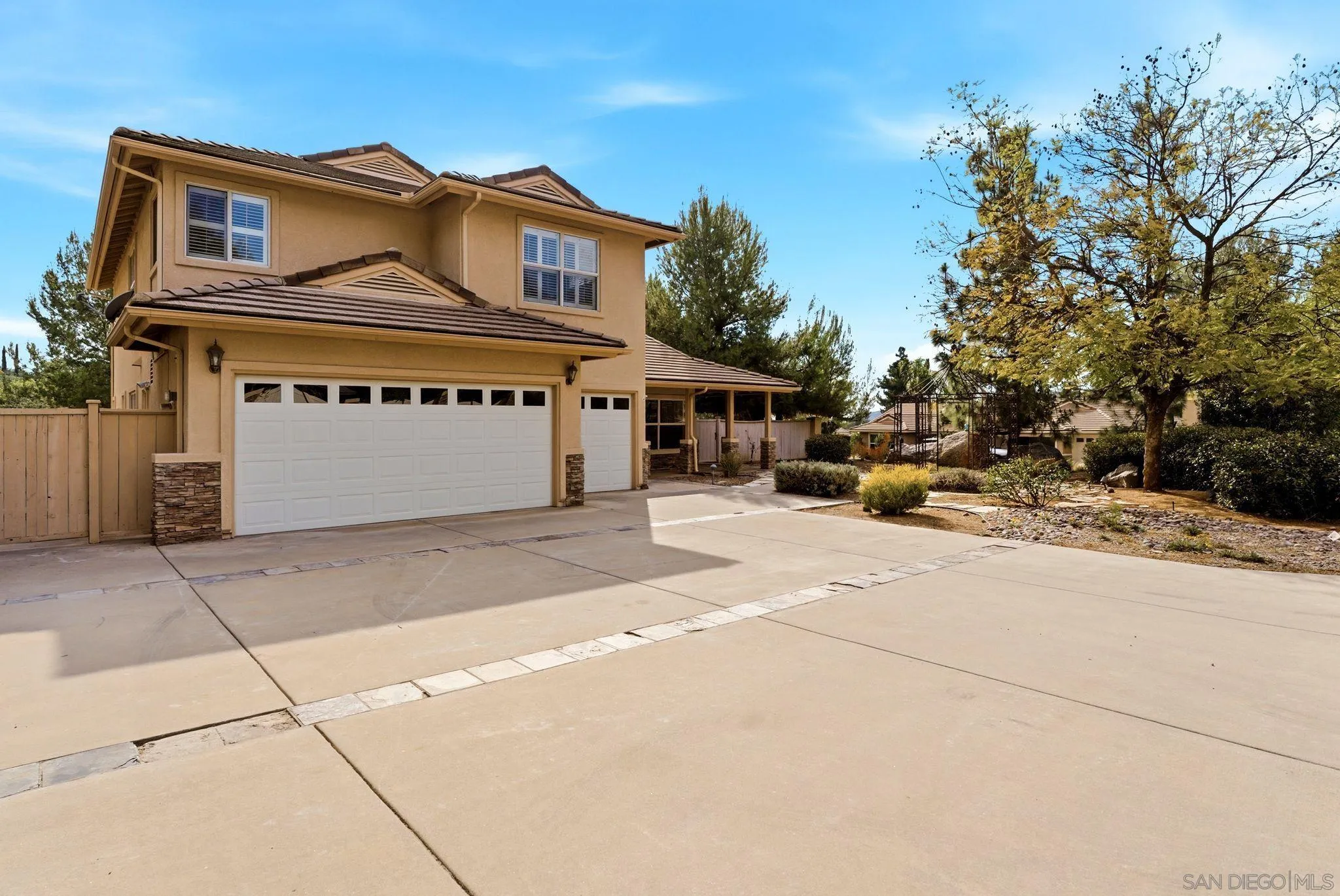 https://cdn.realtyfeed.com/cdn/127/260014331/262e31809aaaced98105e81a2b9a3c78.webp