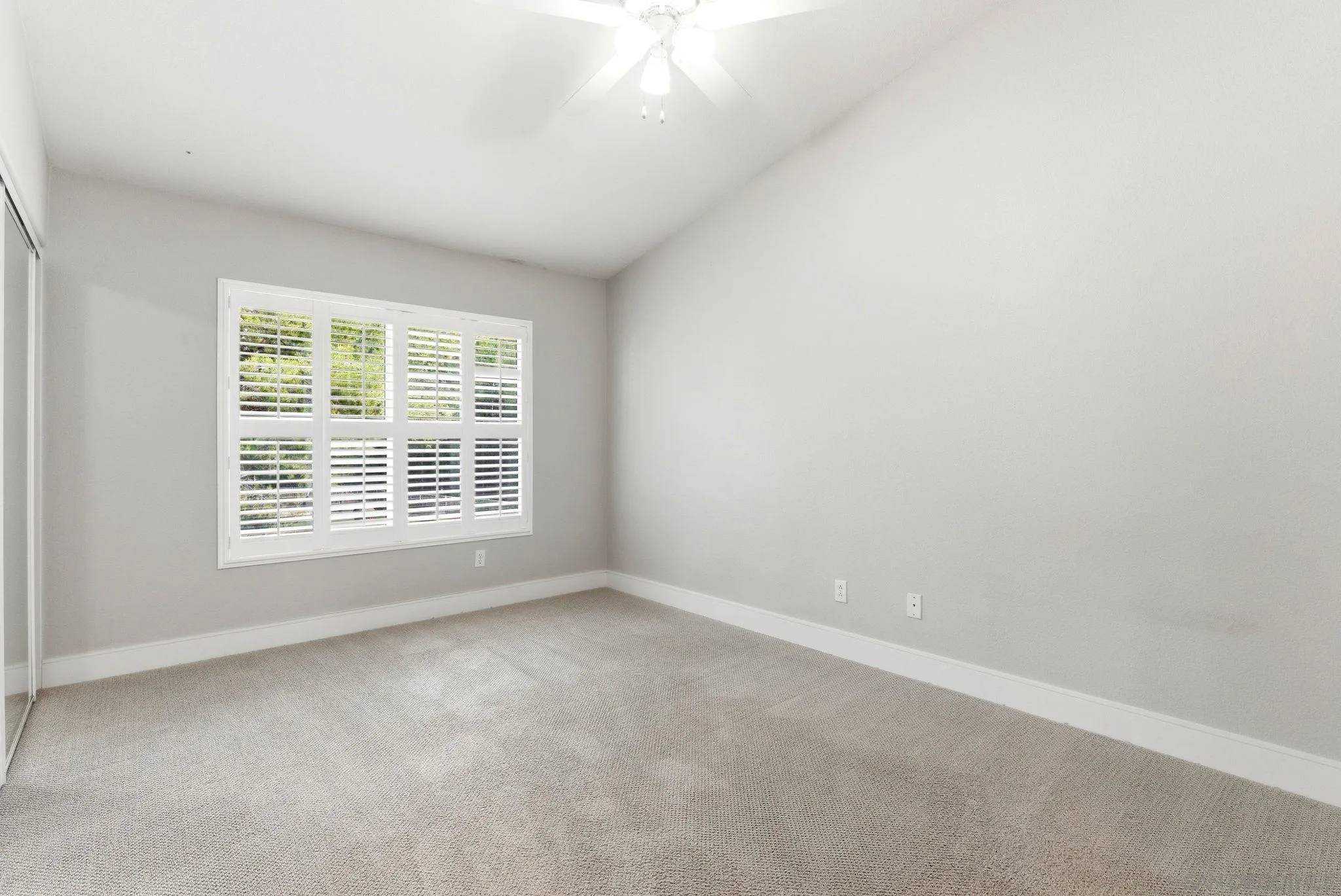 https://cdn.realtyfeed.com/cdn/127/260014331/57dd2b99e167f4f05cd86a6577324268.webp