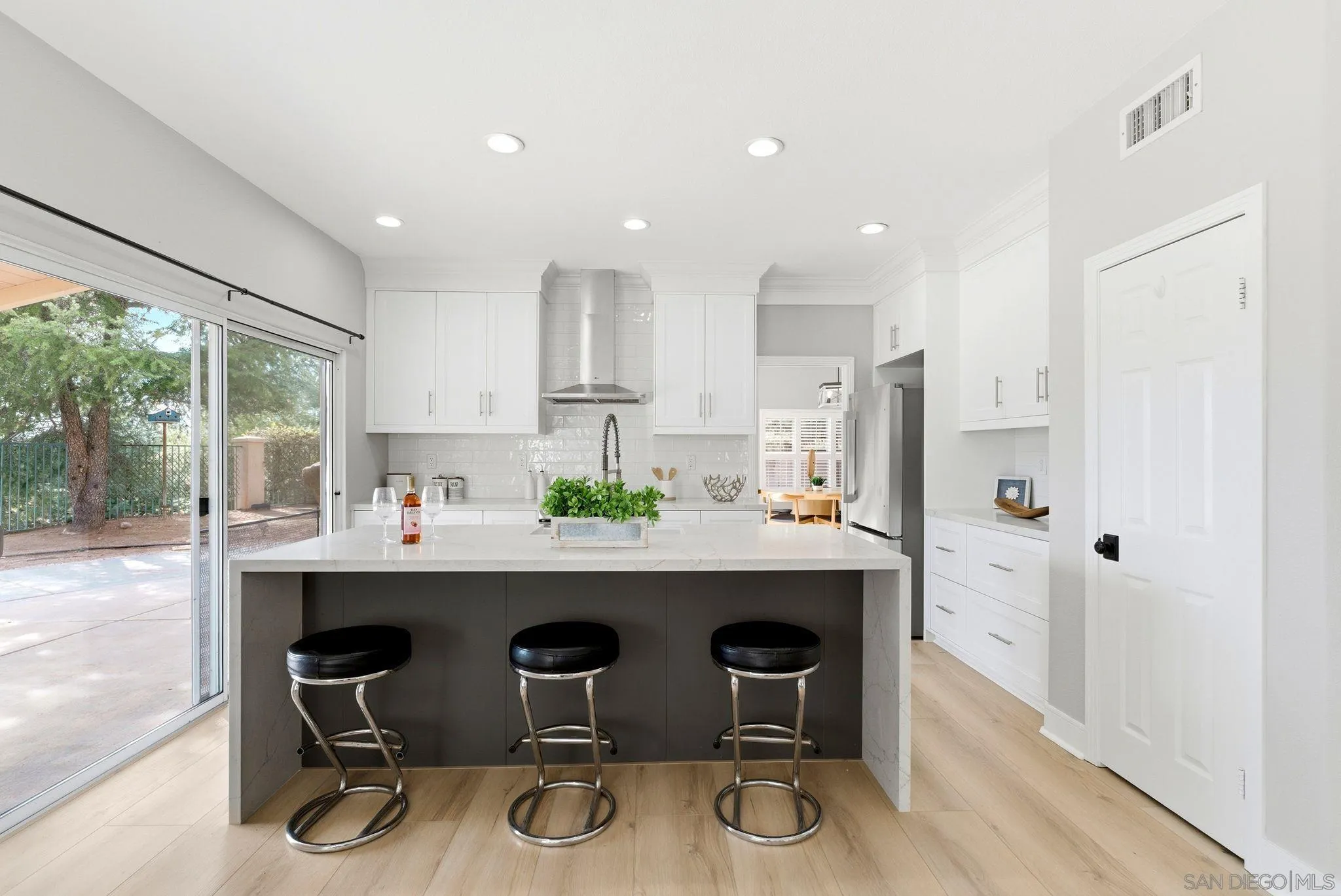 https://cdn.realtyfeed.com/cdn/127/260014331/58780100b3048c305fd1624cf239b015.webp