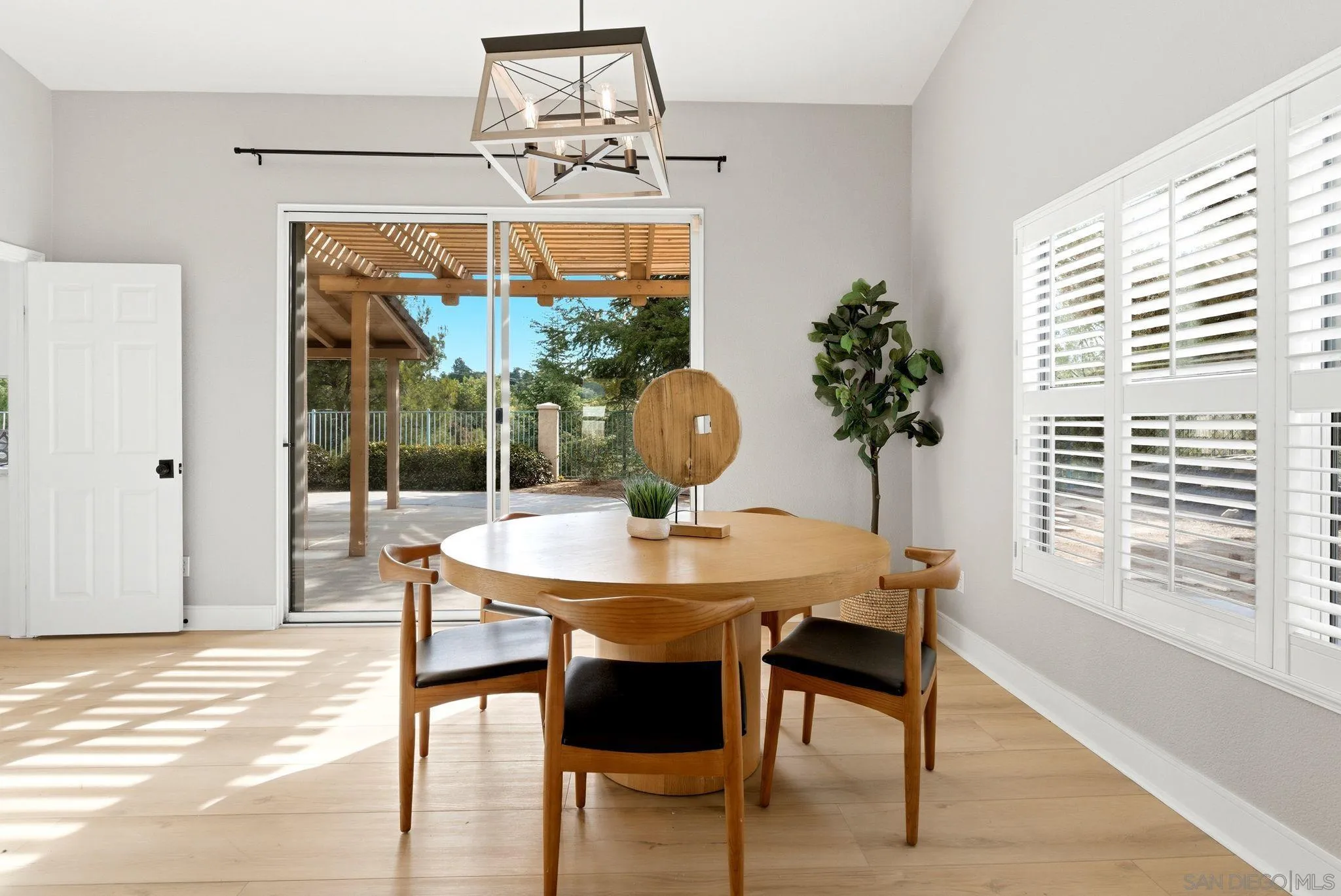 https://cdn.realtyfeed.com/cdn/127/260014331/588ab5ac665bcf5db9f7d50f16437bf9.webp