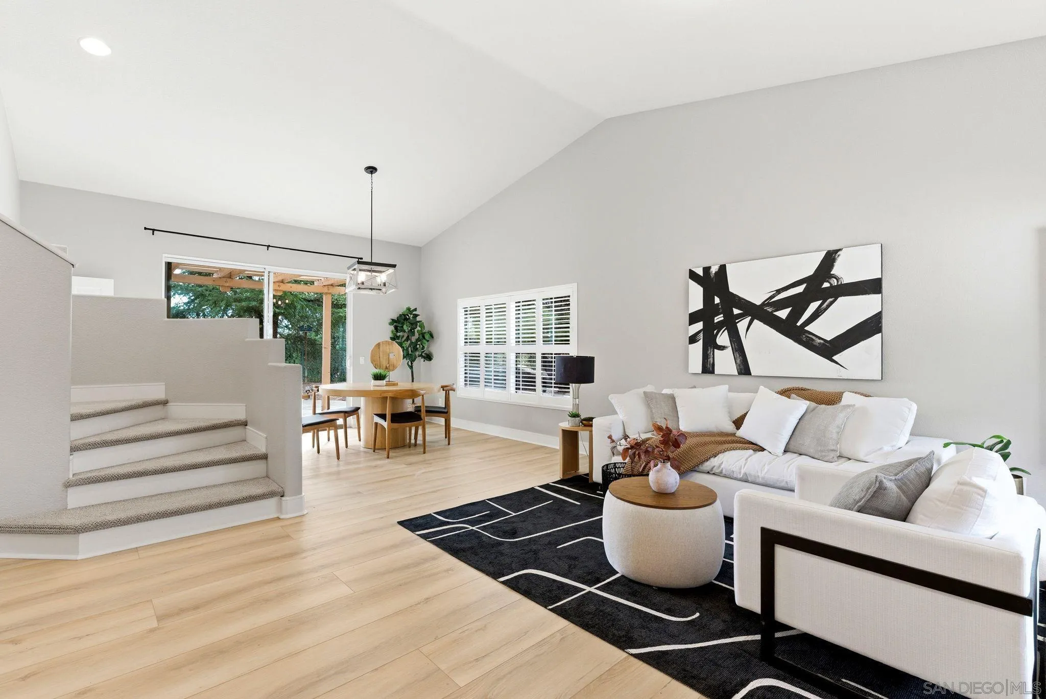 https://cdn.realtyfeed.com/cdn/127/260014331/a6793f77d86939dbeef0eb01330a765b.webp