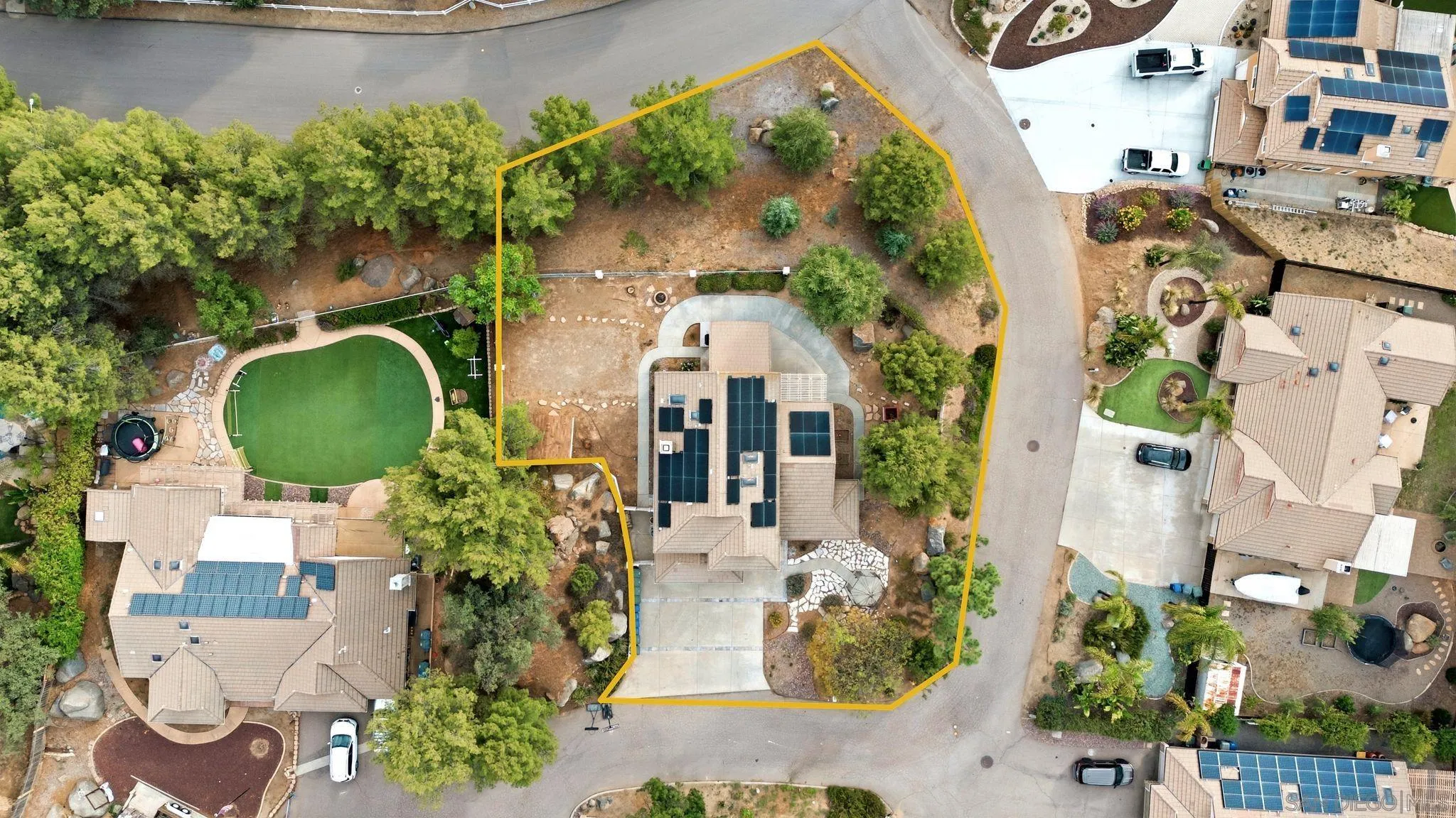 https://cdn.realtyfeed.com/cdn/127/260014331/c720d1f400262fe04f8772ecc0df5c36.webp