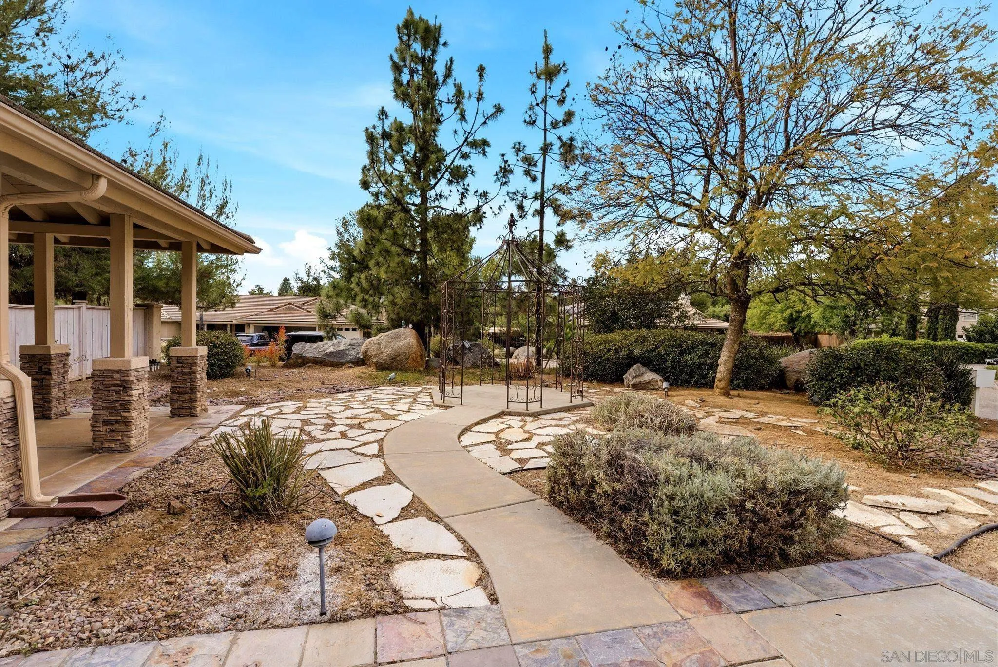 https://cdn.realtyfeed.com/cdn/127/260014331/d625dd9aa879ce59089cbaf53cdbe8cc.webp