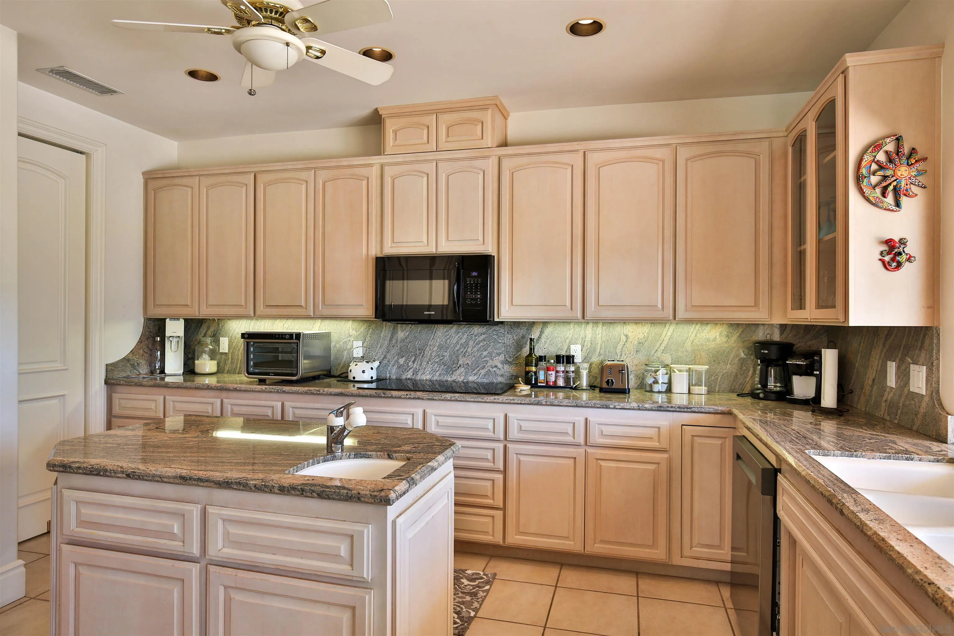 https://cdn.realtyfeed.com/cdn/127/260014332/0b54aad619328c382f26e50195571323.webp