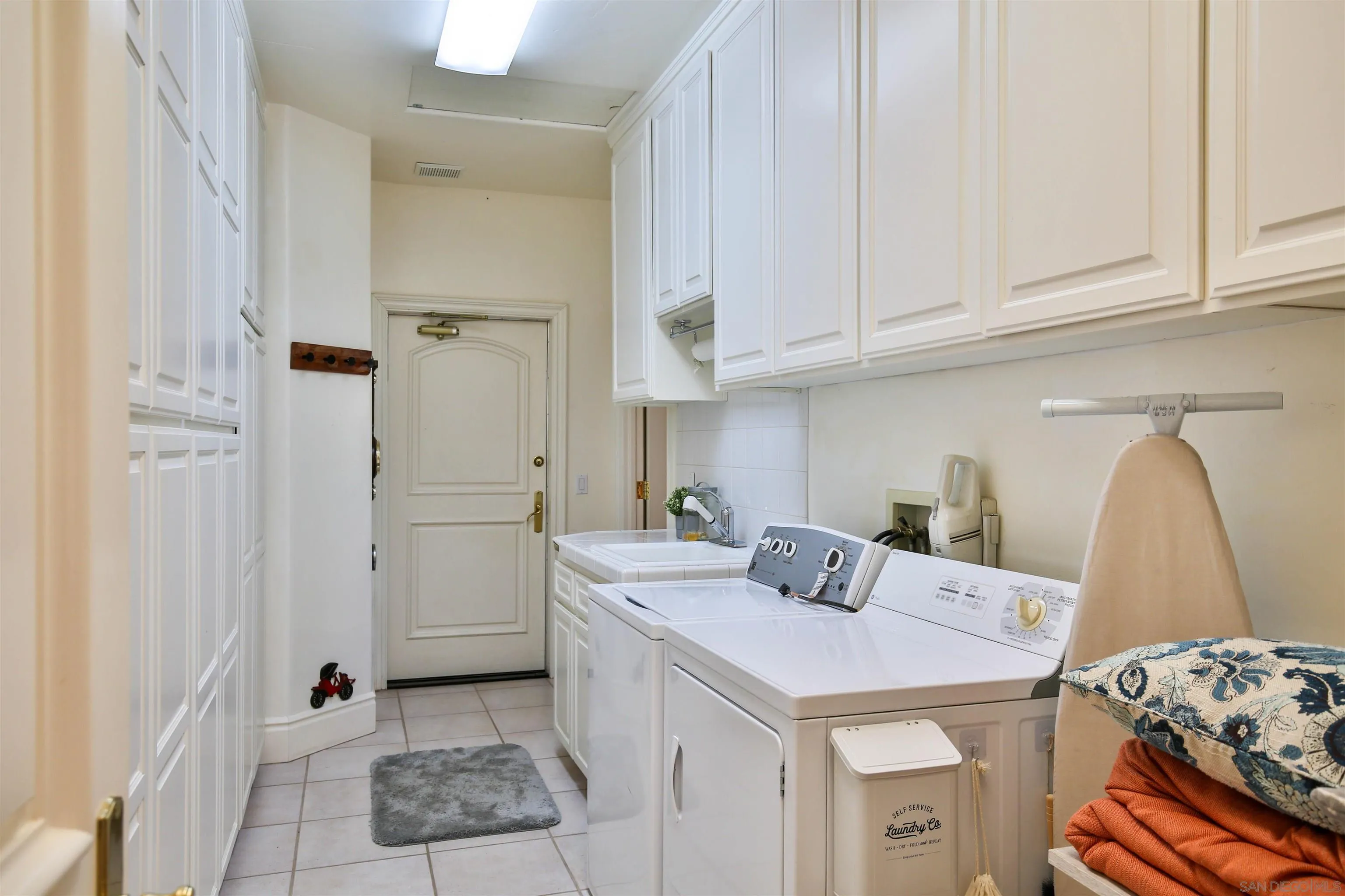 https://cdn.realtyfeed.com/cdn/127/260014332/a94799083bc89467a73681807d6238ea.webp