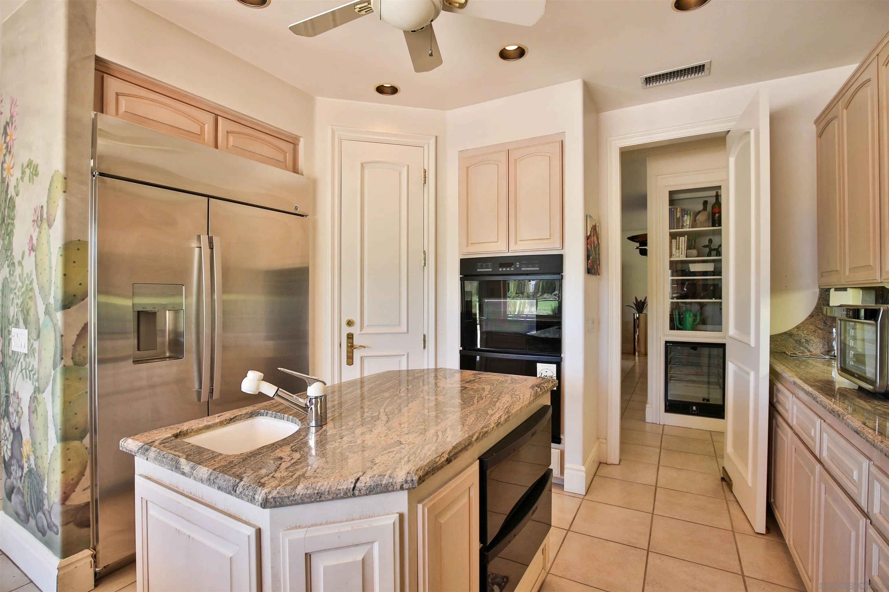 https://cdn.realtyfeed.com/cdn/127/260014332/b1e4b2543210e2ade1ea677df460bc94.webp