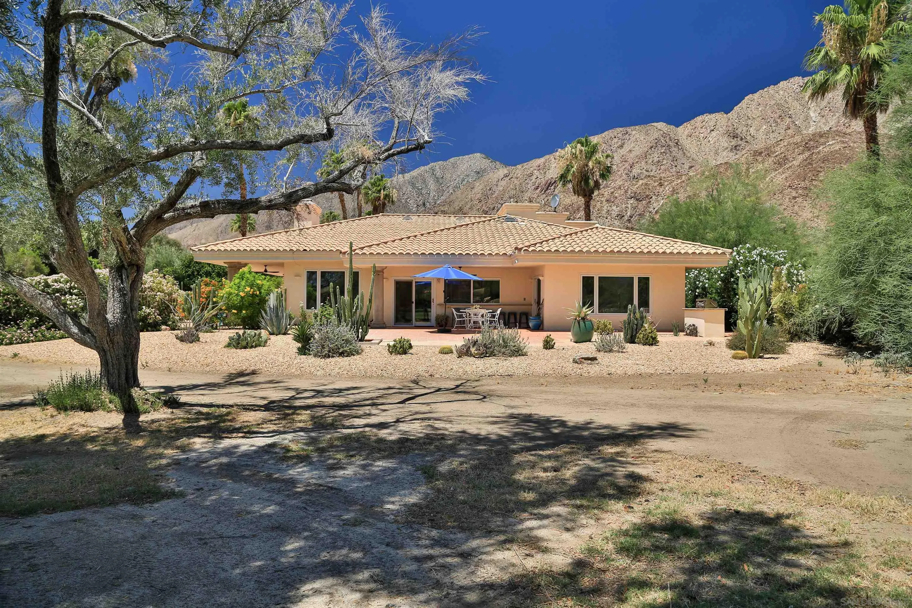 https://cdn.realtyfeed.com/cdn/127/260014332/c71011159194c0fc69c79c37ca51dd2f.webp