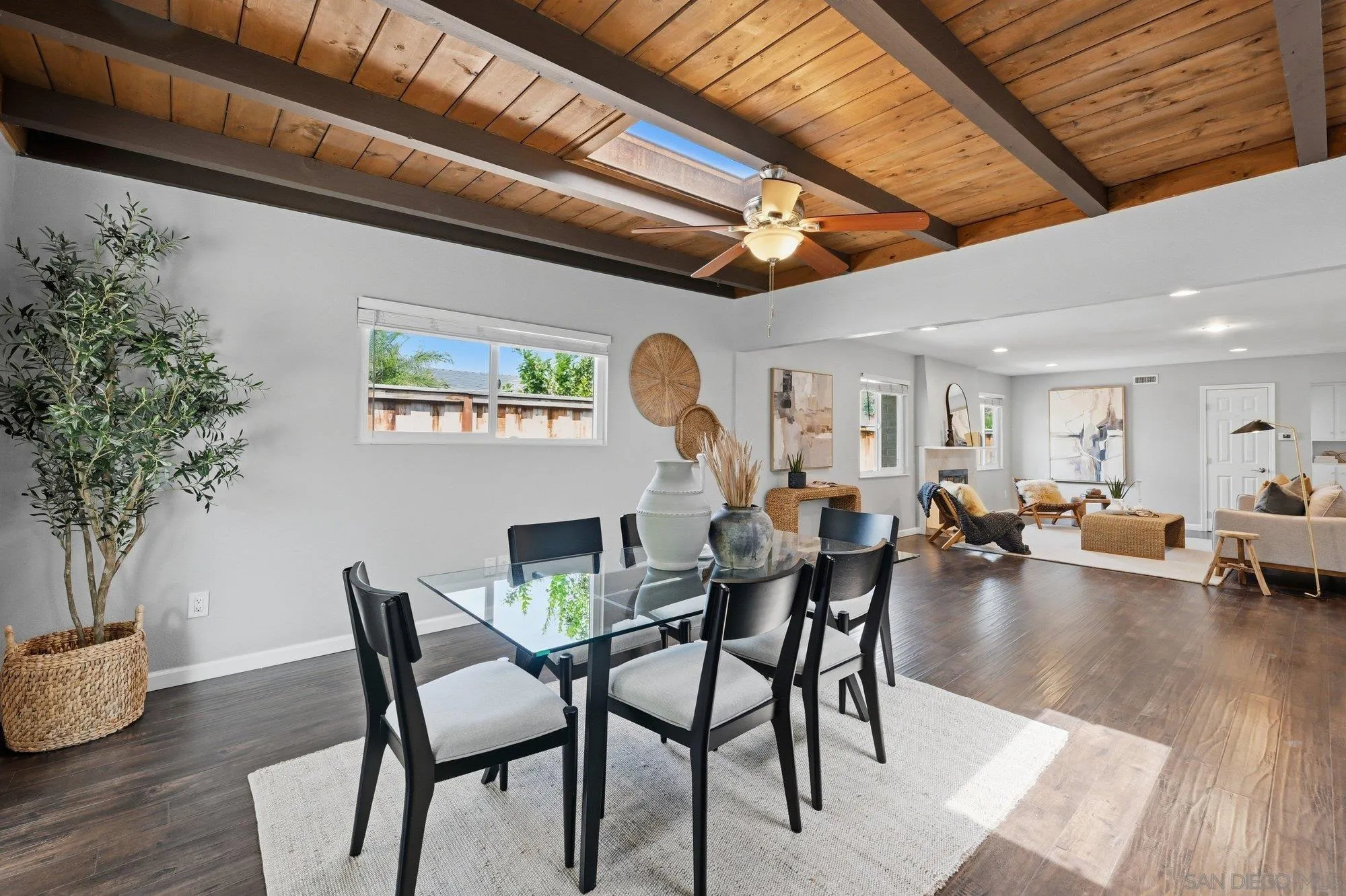 https://cdn.realtyfeed.com/cdn/127/260014336/607a0b8644e2a7411657ed02611dece5.webp