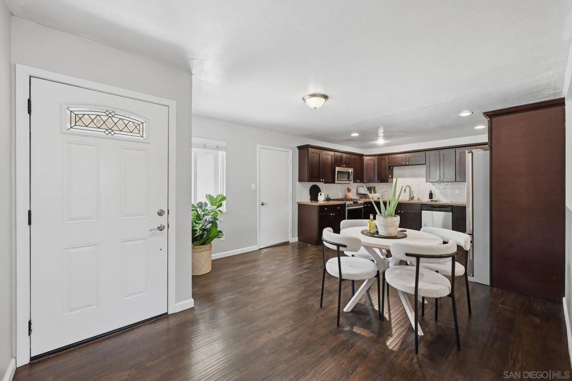 https://cdn.realtyfeed.com/cdn/127/260014336/b801f7a477cba5dd3ff90699e4a36fed.webp