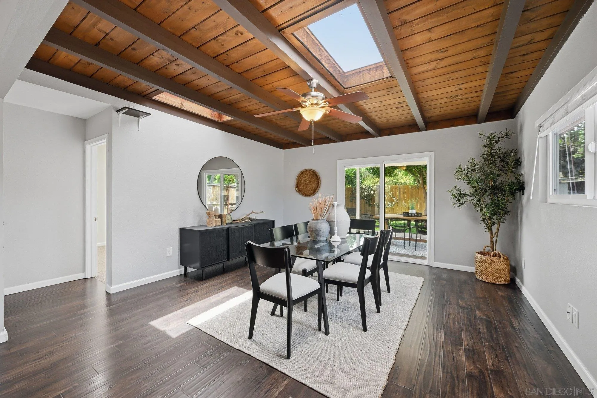 https://cdn.realtyfeed.com/cdn/127/260014336/dc96a8a6ae6e5f6214adfbd70bd01057.webp