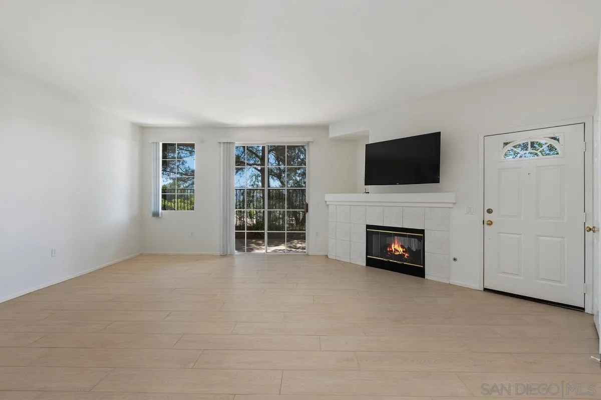 Photo #4: 260014342 Listing: Photo #4