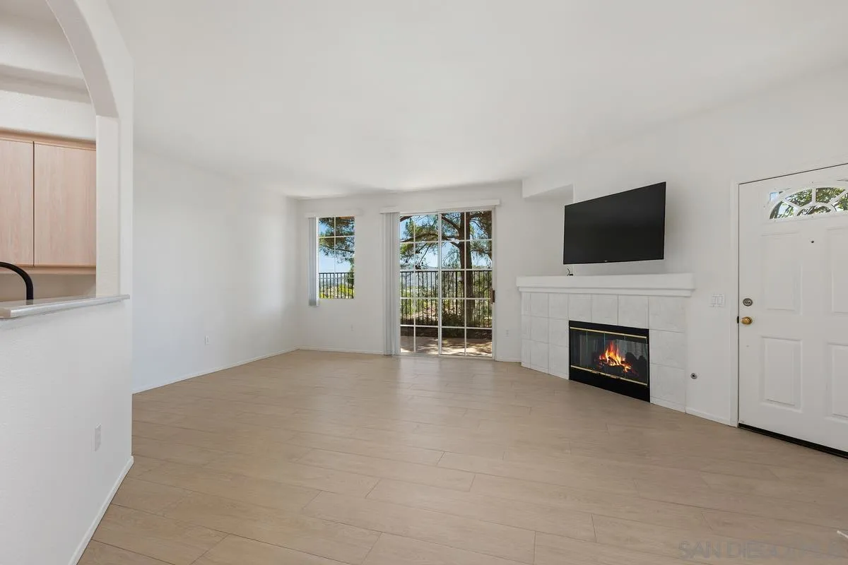 Photo #3: 260014342 Listing: Photo #3